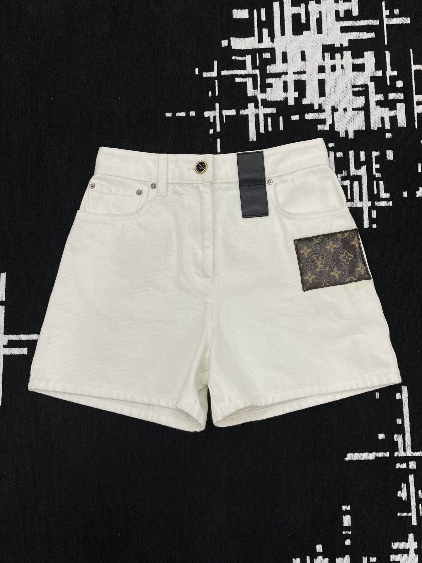 Louis Vuitton Louis Vuitton white colorblocked leather denim shorts 36 Size 26" / US 2 / IT 38 - 1 Thumbnail
