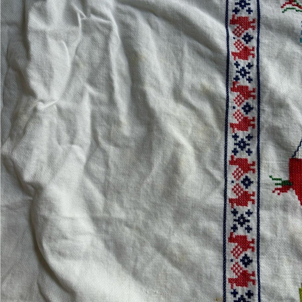 Designer Vintage Mexican Embroidered Tablecloth with 12 Napkins Size ONE SIZE - 7 Thumbnail
