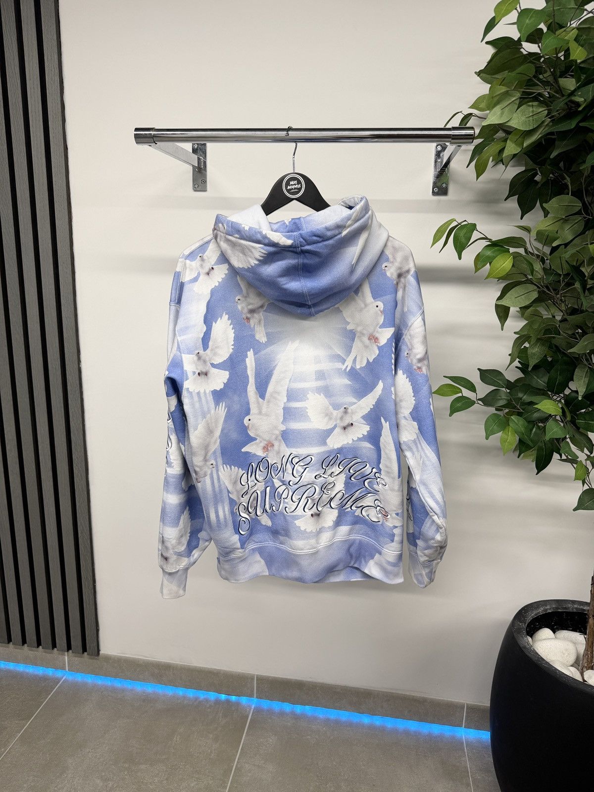Supreme Supreme Doves Hooded Sweatshirt In Blue & White RRP £500 Size US M / EU 48-50 / 2 - 2 Thumbnail