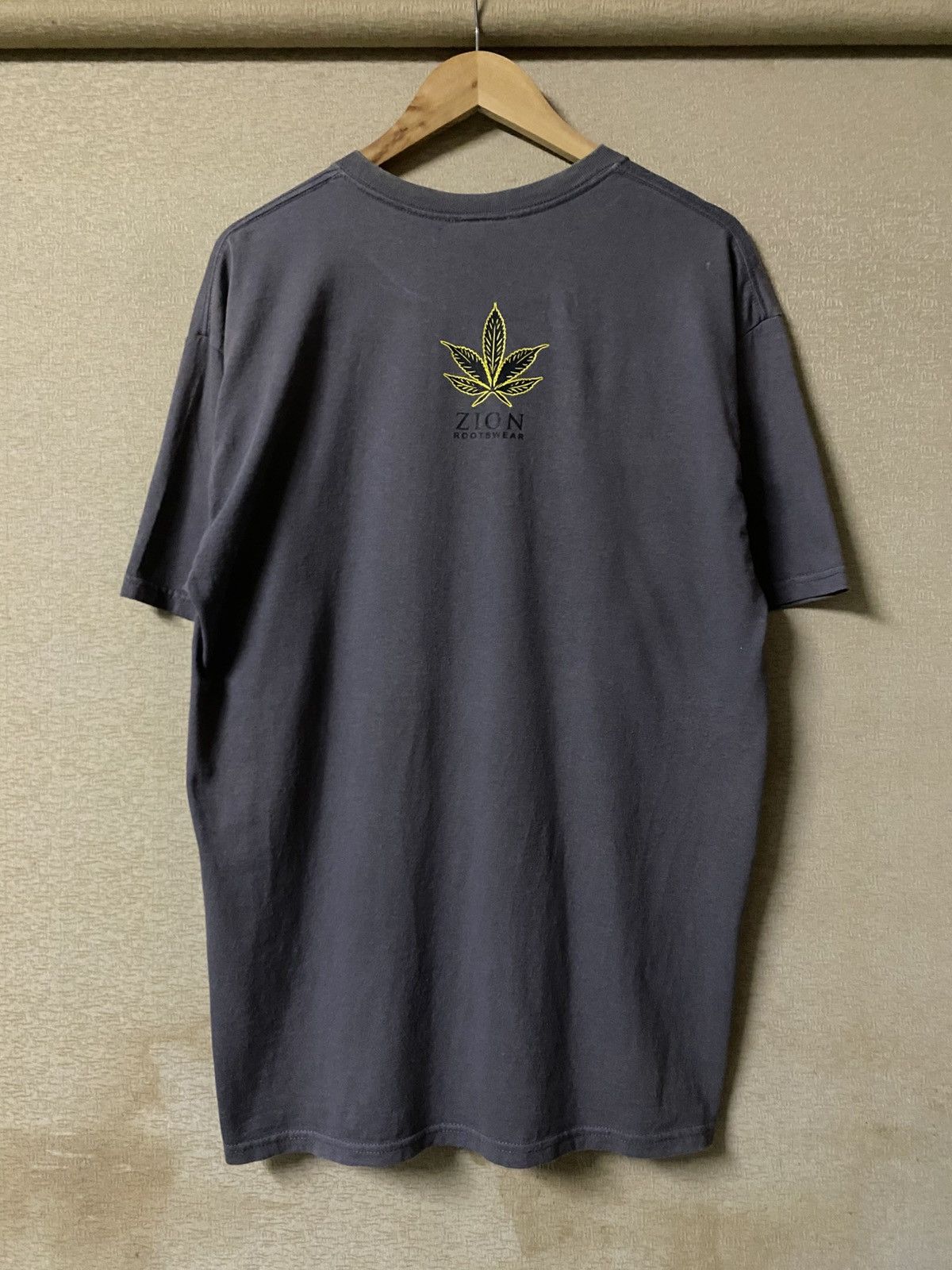 Vintage Vintage 2004 Bob Marley Herb Tshirt Size US L / EU 52-54 / 3 - 8 Thumbnail
