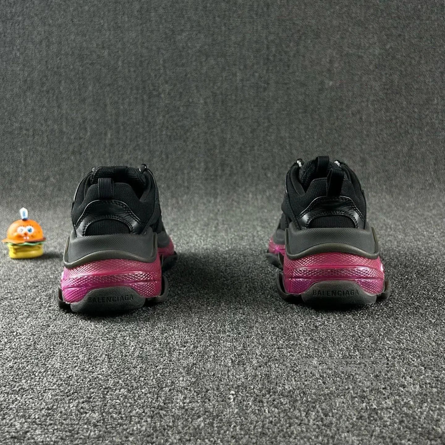 Balenciaga Balenciaga Triple S Sneakers in Black and Pink. Size US 7 / IT 37 - 5 Thumbnail