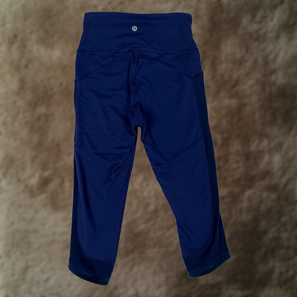 Lululemon Lululemon Athletica Blue Leggings Cropped Size Small Navy Blue 20” Yoga Gym Running Skinny Inseam 20" Women's Activewear Size 28" / US 6 / IT 42 - 1 Thumbnail