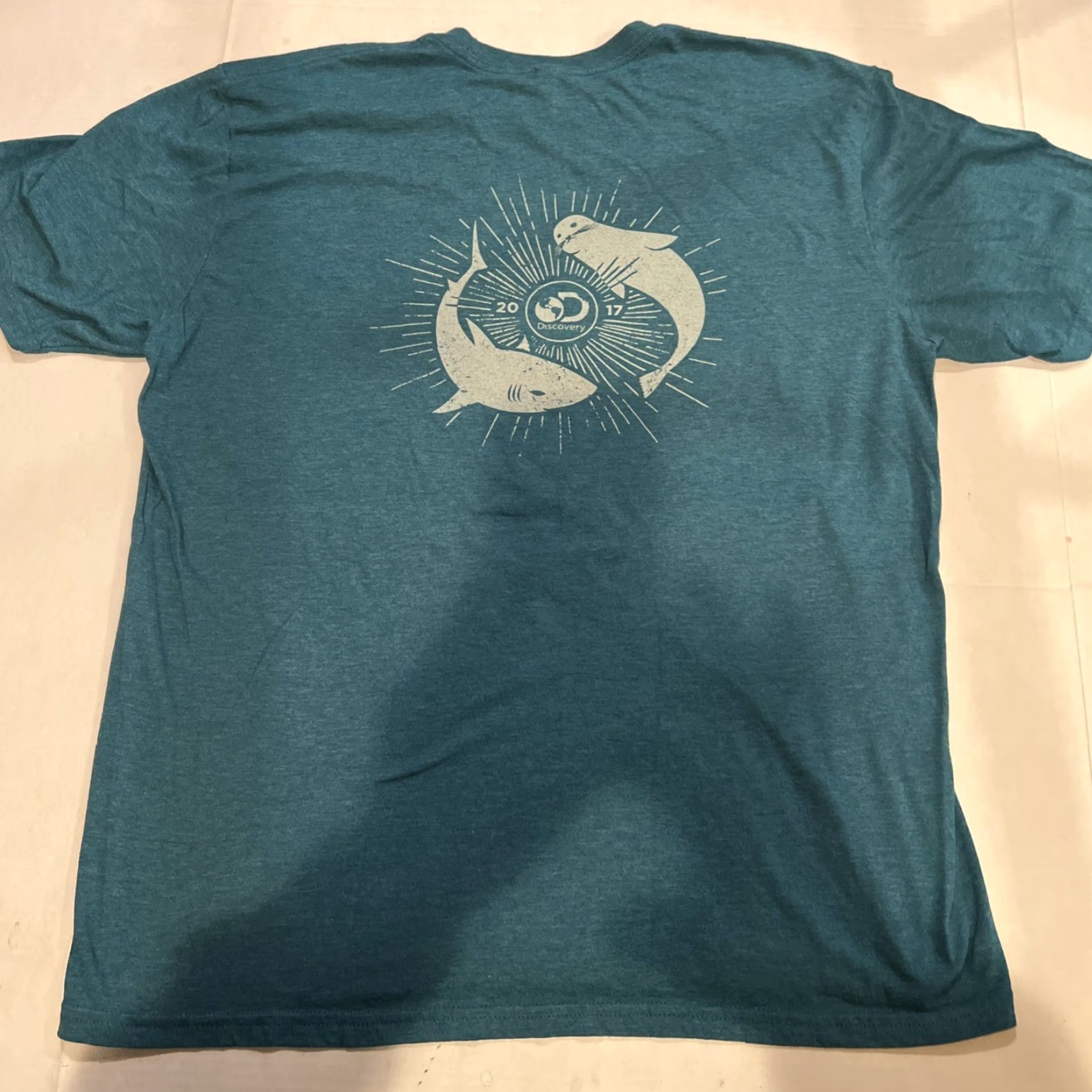 Vintage VINTAGE Discovery TV Channel 2017 Shark Week Otter Shark Circling Logo Shirt Large New Size US L / EU 52-54 / 3 - 3 Thumbnail