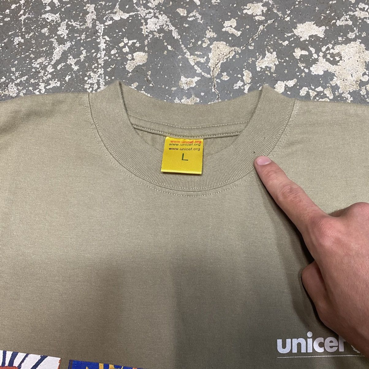 Supreme Vintage Unicef Smiley Face Art Box Logo Tshirt Size US L / EU 52-54 / 3 - 4 Thumbnail