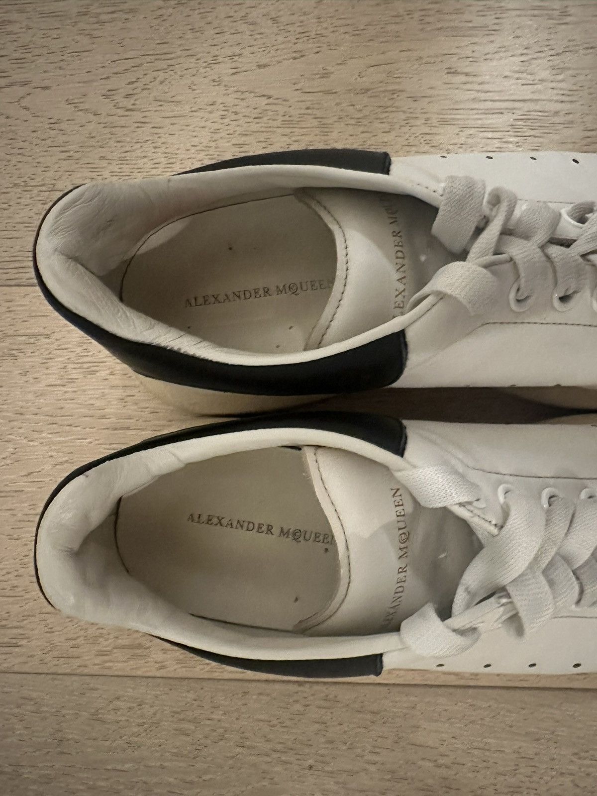 Alexander McQueen Alexander McQueen White & Black Oversized Sneaker Size US 7 / EU 40 - 6 Thumbnail