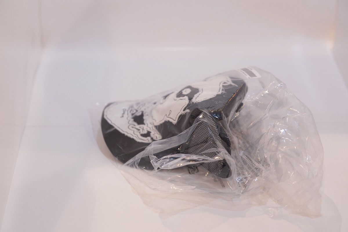 Misfits × Supreme In HAND SUPREME x Misfits hat SS26 - Black - White Size ONE SIZE - 2 Thumbnail