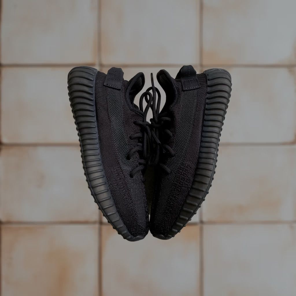 Adidas ADIDAS YEEZY 350 V2 BLACK SNEAKERS BOOST US 4, UK 3 1/2, EU 36, MEN, Sneaker, 2022 Size US 5 / EU 37 - 1 Thumbnail
