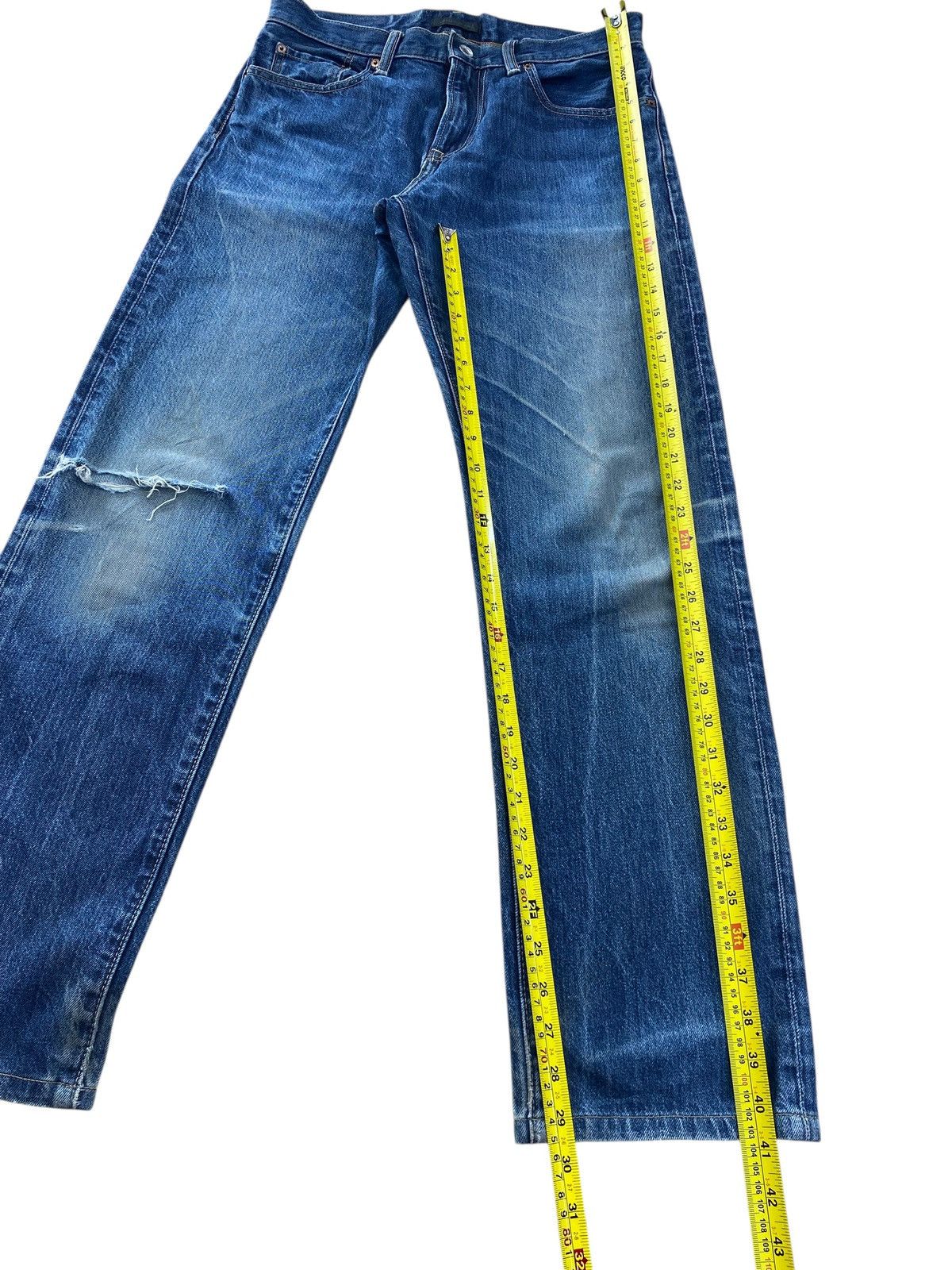 Uniqlo Uniqlo Faded Wash Ripped Knee Style Straight Leg Jeans Size US 31 - 8 Thumbnail