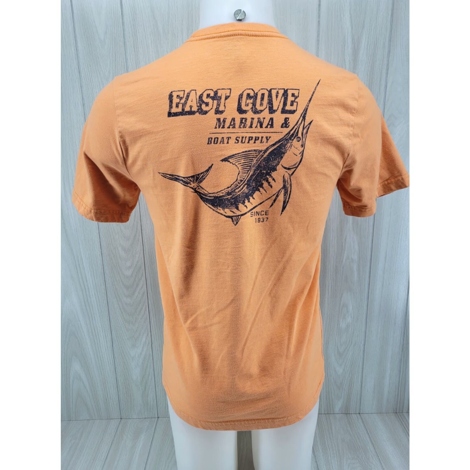 Izod IZOD Saltwater Shirt Mens S Orange Short Sleeve Marlin East Cove Marina Shirt Men Short Sleeve Crew Neck Logo 90s Beach Fish Catch The Wave Size US S / EU 44-46 / 1 - 6 Thumbnail
