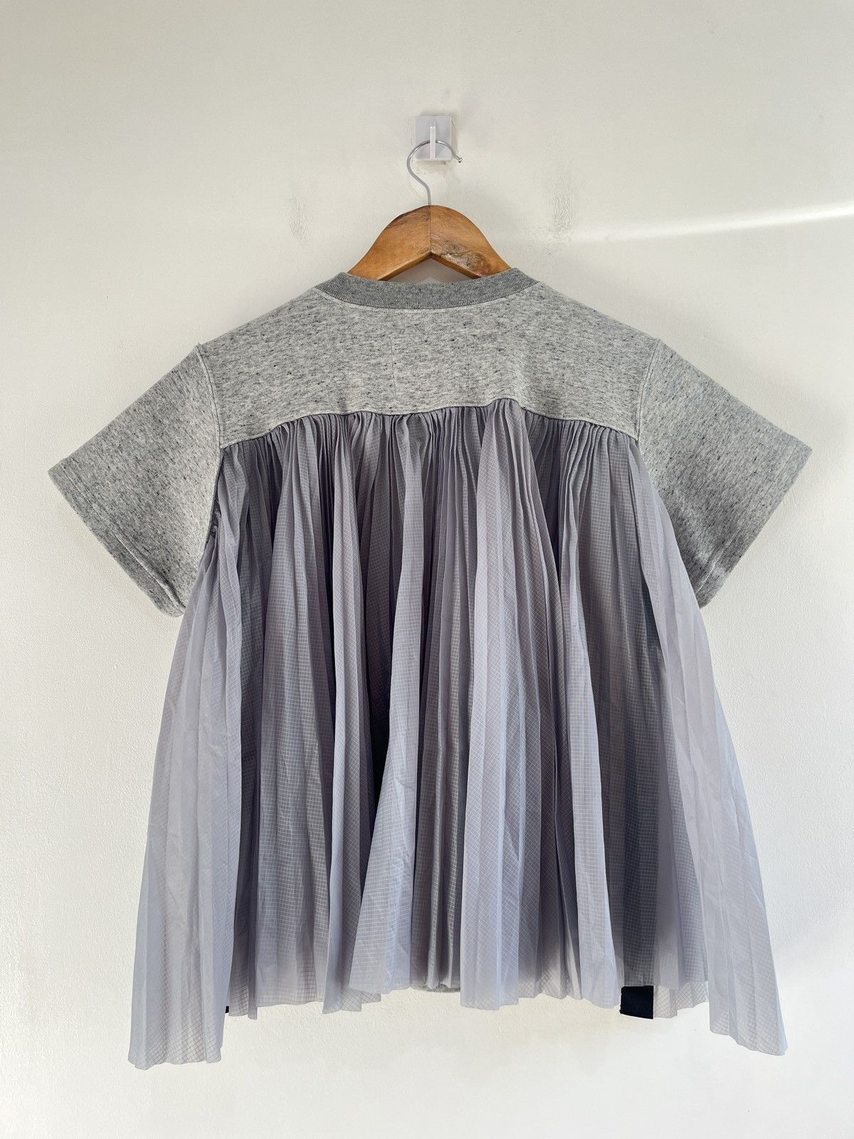Nike × Sacai Grey Pleated T Shirt Size XS / US 0-2 / IT 36-38 - 3 Thumbnail