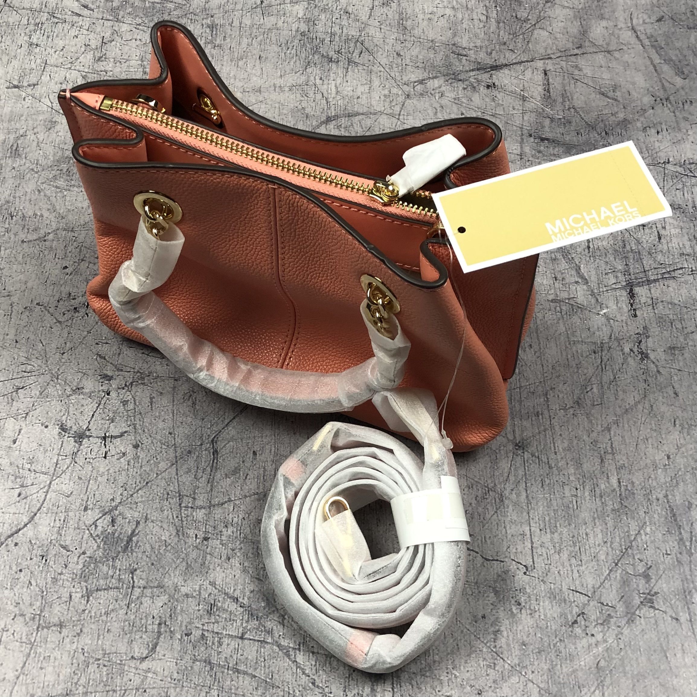 Michael Kors New! Michael Kors Teagen Leather Peach Bag Size ONE SIZE - 2 Thumbnail