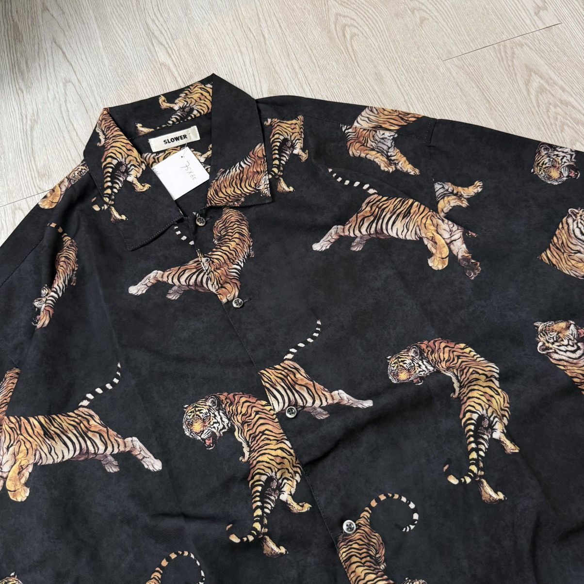 Japanese Brand SLOWER tiger pattern silk hawaiian button shirt Size US XXL / EU 58 / 5 - 3 Thumbnail