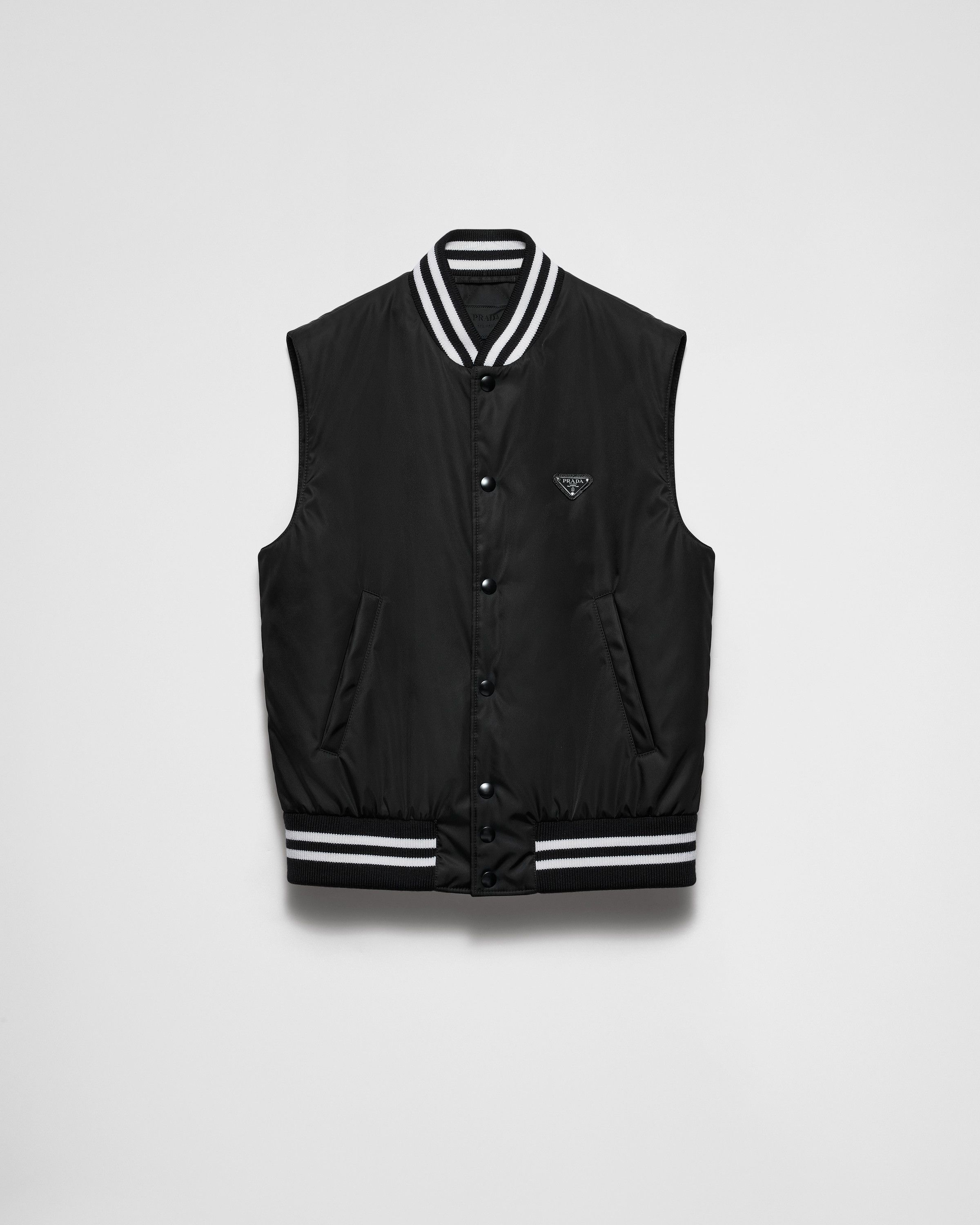 Prada o1la1rc1a0925 Re-Nylon Vest in Black Size US L / EU 52-54 / 3 - 1 Thumbnail