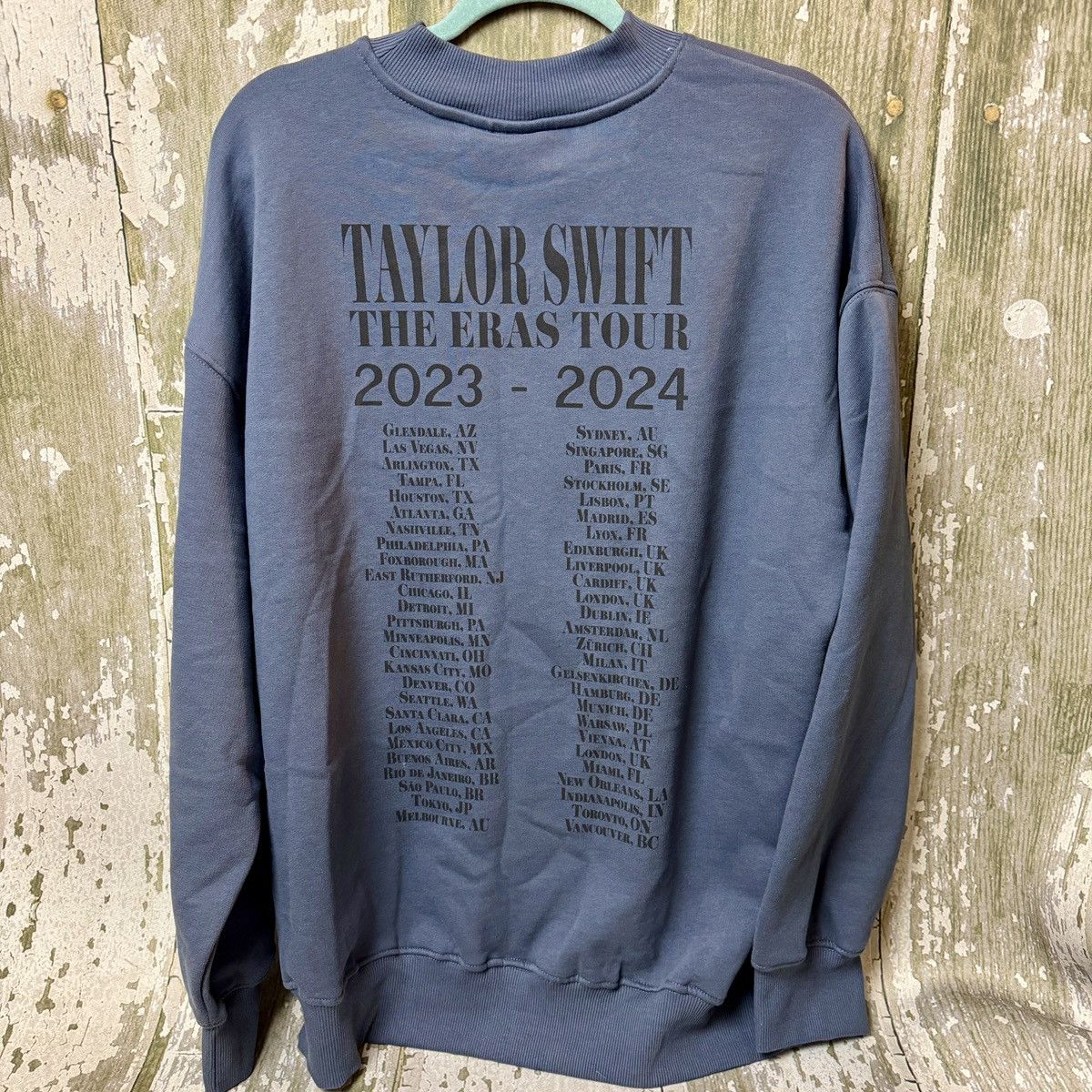 Designer Taylor Swift Eras Tour Vancouver Blue Crew Sweatshirt L Size L / US 10 / IT 46 - 2 Thumbnail