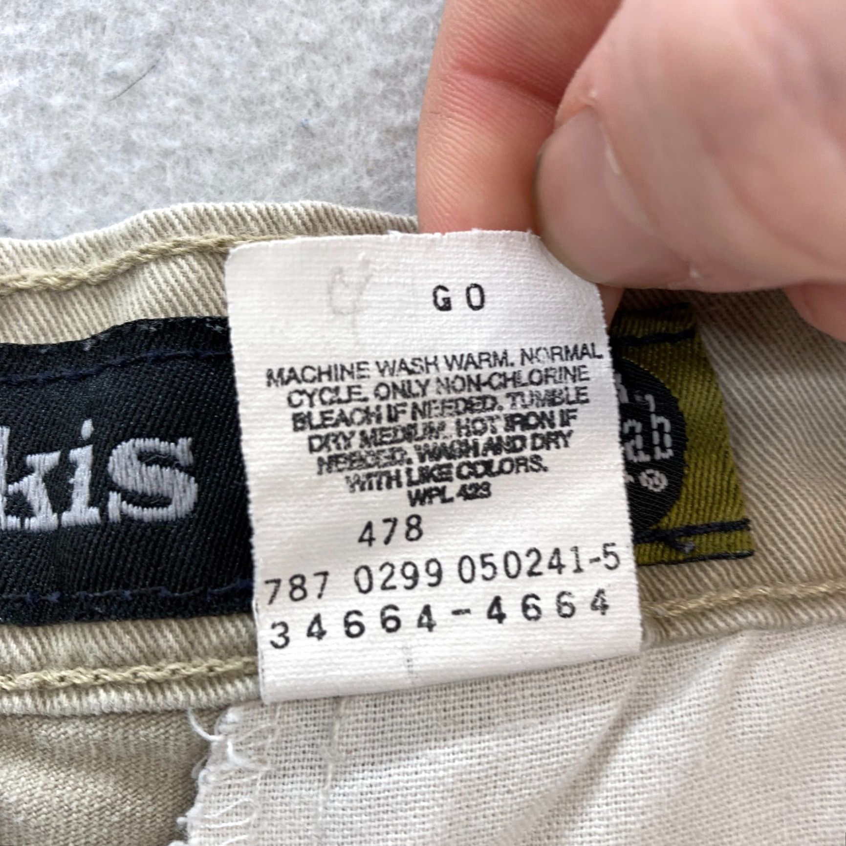 Levi's Vintage Levi's SilverTab Khaki Short Mens 33 Beige Flat Front Casual 1999 Skater Size US 33 - 6 Thumbnail