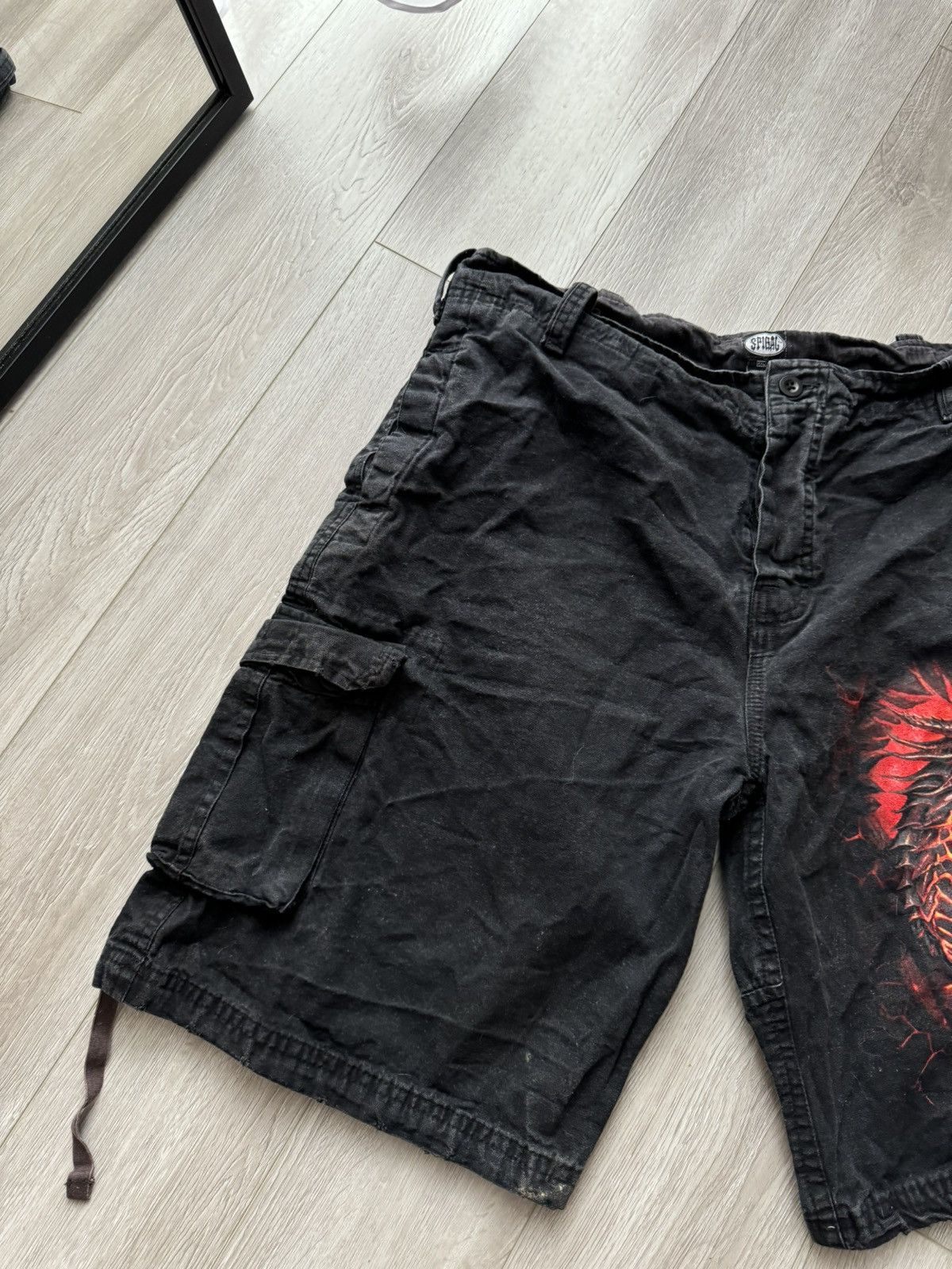 Vintage Spiral Fire Dragon Cargo Shorts Vintage Size US 36 / EU 52 - 2 Thumbnail
