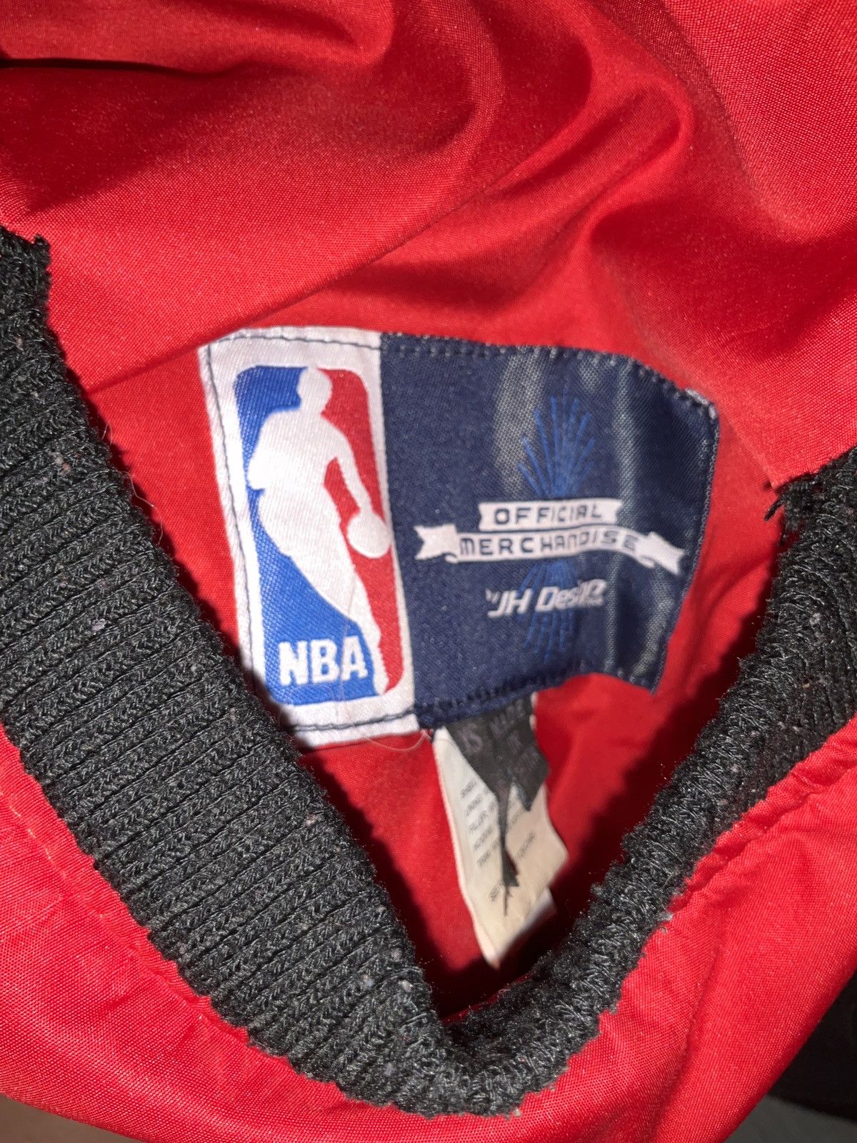 NBA × Vintage Vintage Chicago Bulls reversable jacket fits like medium Size US XS / EU 42 / 0 - 4 Thumbnail