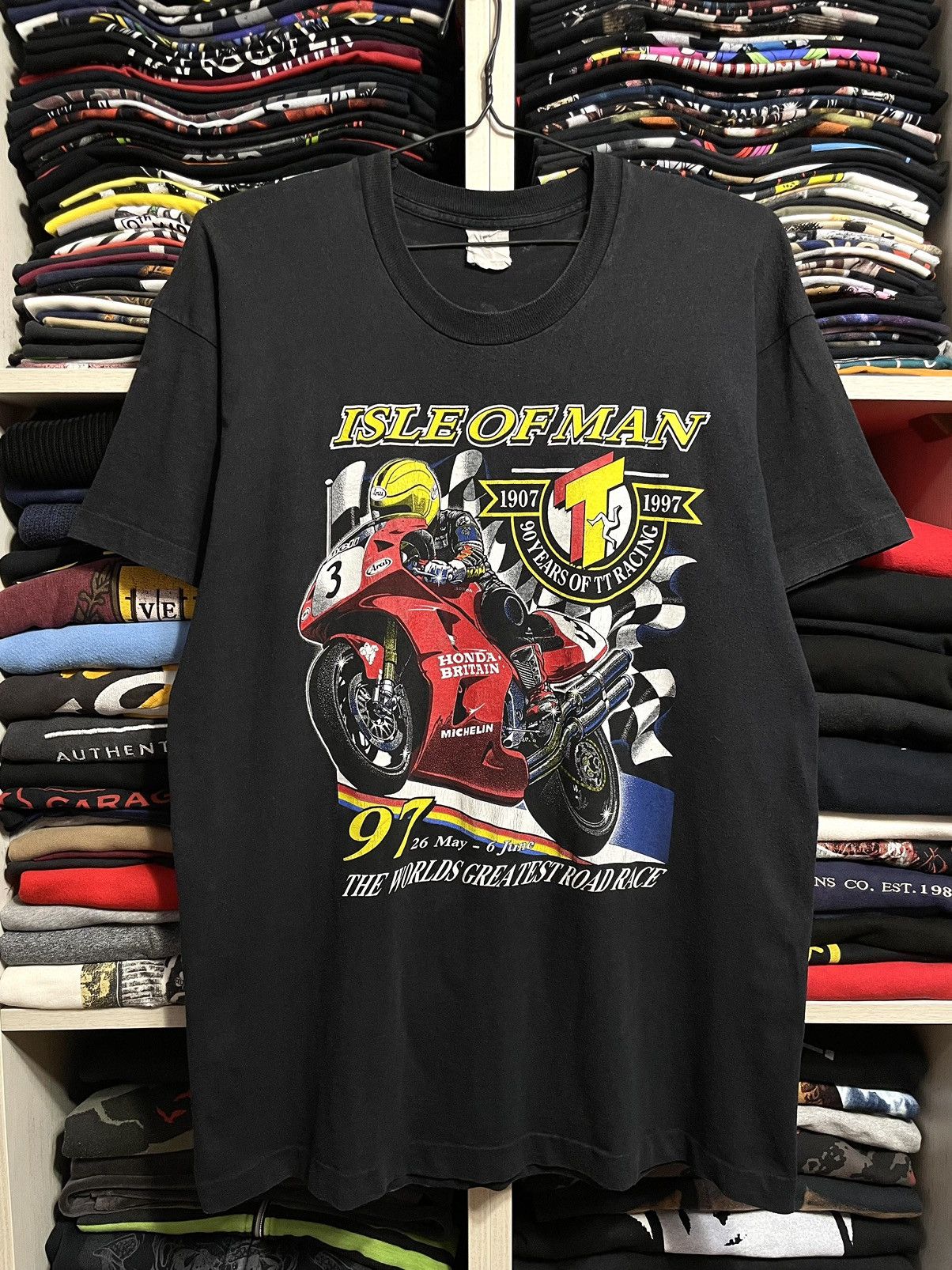 Vintage Vintage 1997 Isle Of Man 90s Racing Honda Faded T-Shirt Size US XL / EU 56 / 4 - 12 Thumbnail