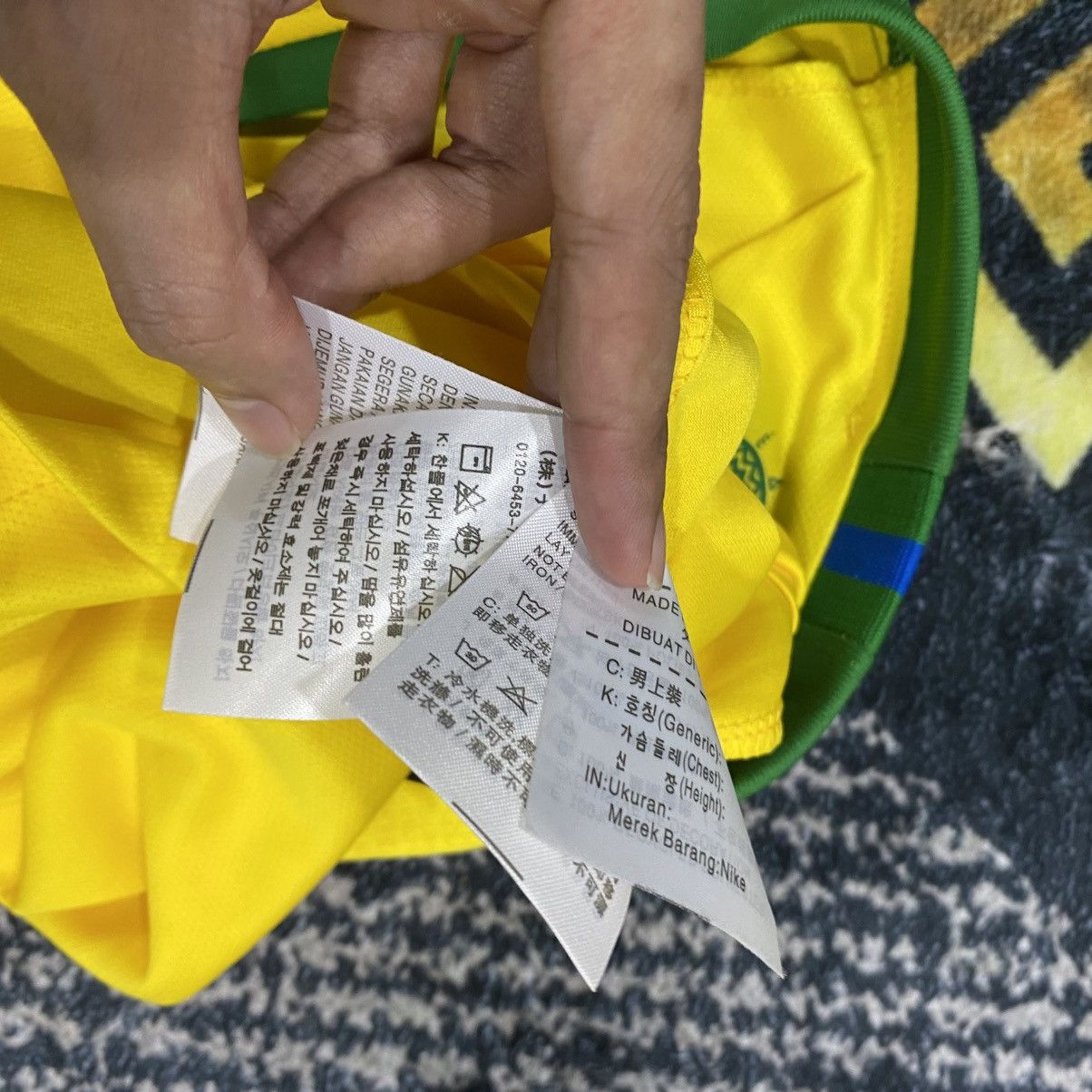 Nike 2018 Brazil Neymar Home Kit NWT Size US L / EU 52-54 / 3 - 18 Thumbnail