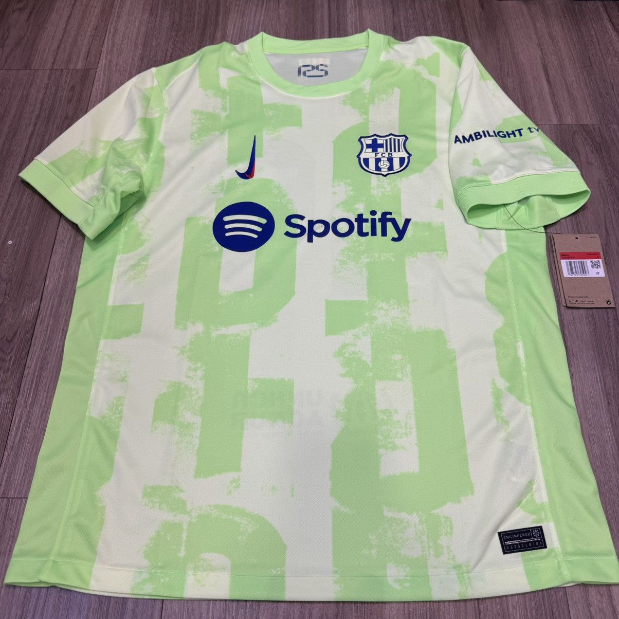 Nike Barcelona 24/25 away shirt #19 Lamine Yamal (bnwt) Size US L / EU 52-54 / 3 - 1 Thumbnail