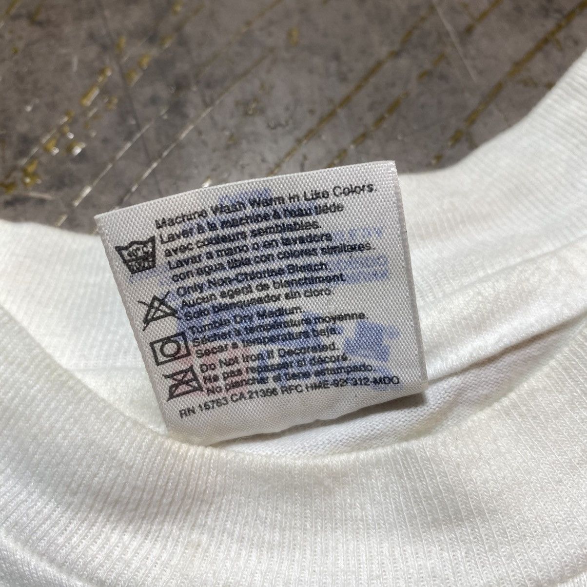 Vintage Vintage 90s Disney Aladdin Tee Size US M / EU 48-50 / 2 - 8 Thumbnail