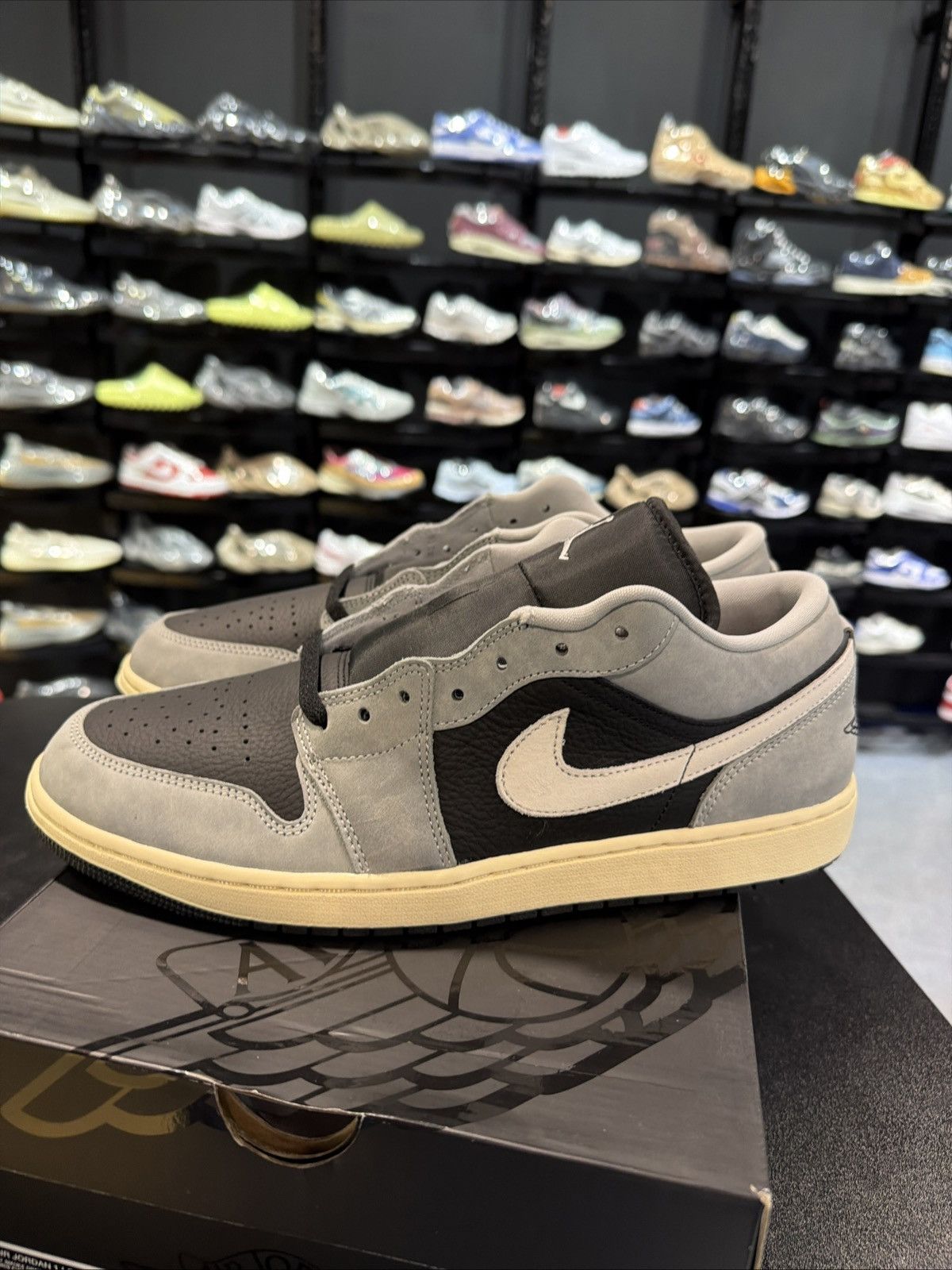Jordan Brand Jordan 1 low smoke grey size 13 new Size US 13 / EU 46 - 7 Thumbnail