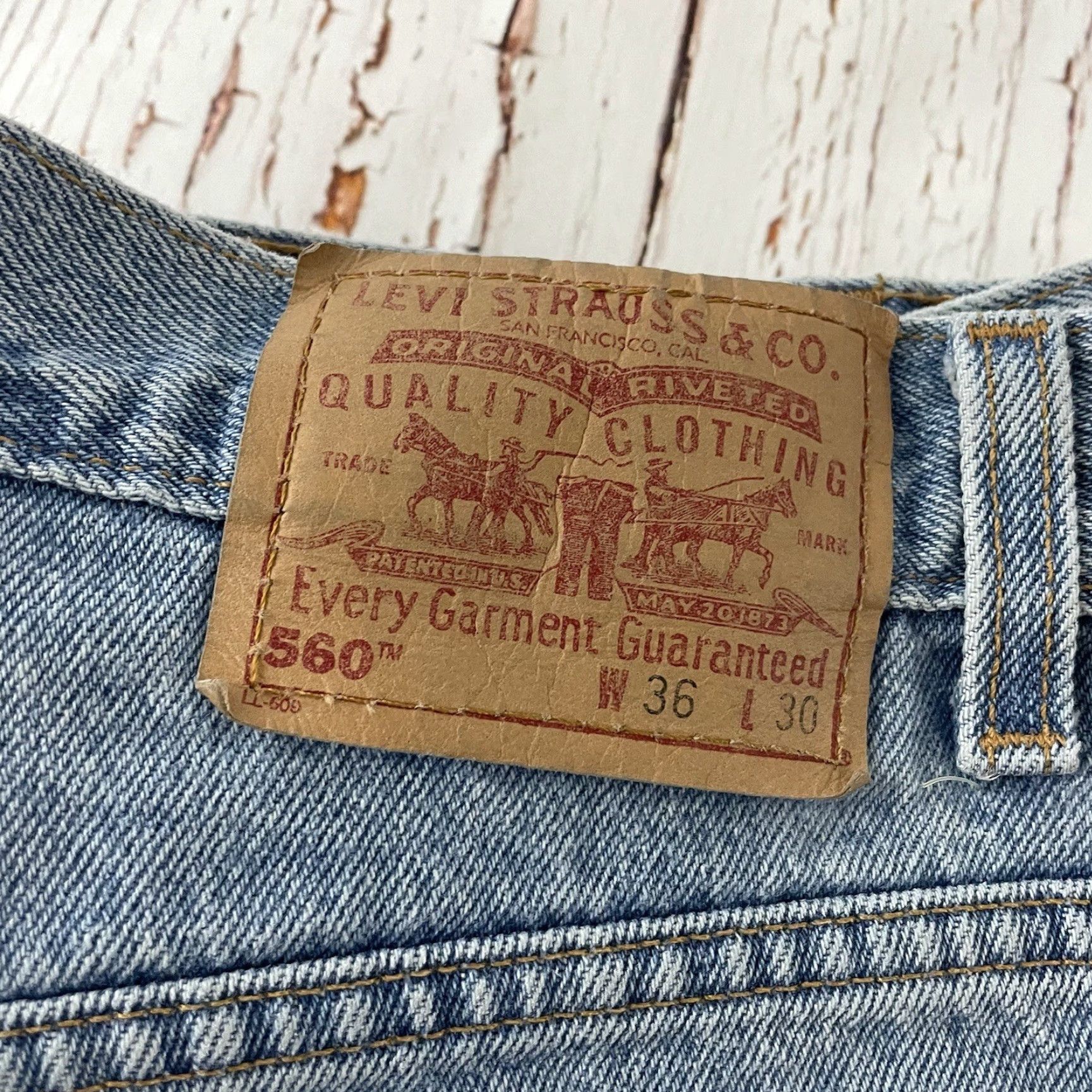 Levi's Vintage Levi's 560 Tapered Light Wash Denim Blue Jeans Men's 33 X 29 Size US 33 - 3 Thumbnail