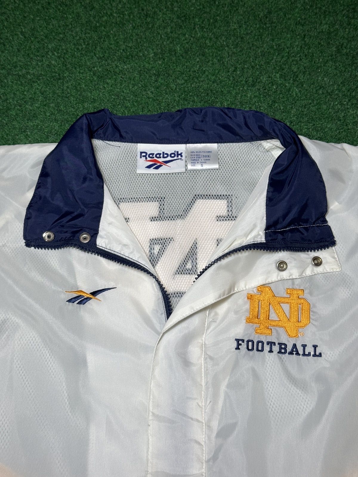 Reebok Notre Dame Football Vintage Reebok Small 23x26 Windbreaker Size US S / EU 44-46 / 1 - 2 Thumbnail