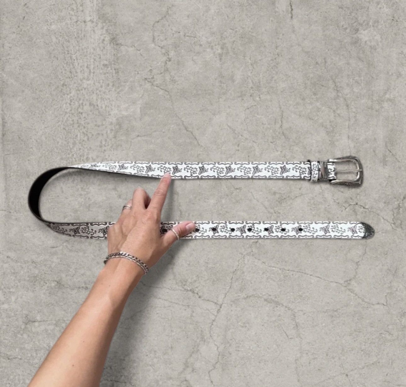 Japanese Brand Vintage style Western belt in white print, silver. One size Size ONE SIZE - 1 Thumbnail