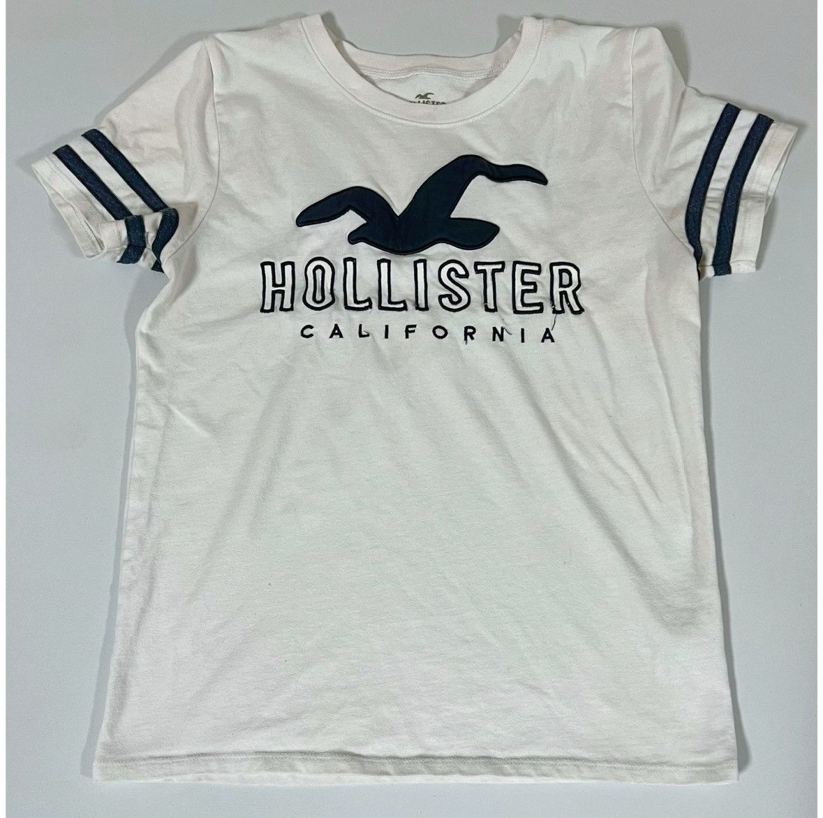 Hollister Hollister White Navy Blue Graphic Tee T-Shirt Top Size S 🤍✨ Size S / US 4 / IT 40 - 2 Thumbnail