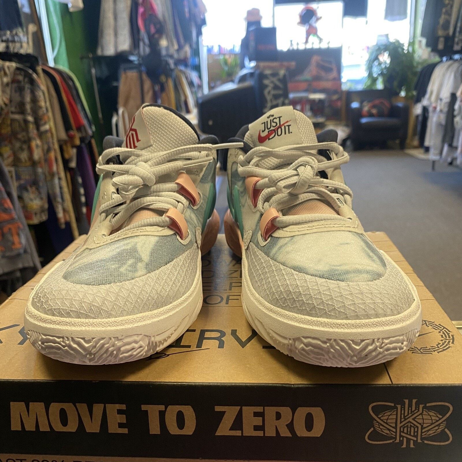 Nike NIKE KYRIE 8 GO (GS) Photon Dust/Photon Dust KIDS SIZE 4Y Size US 5 / EU 37 - 3 Thumbnail