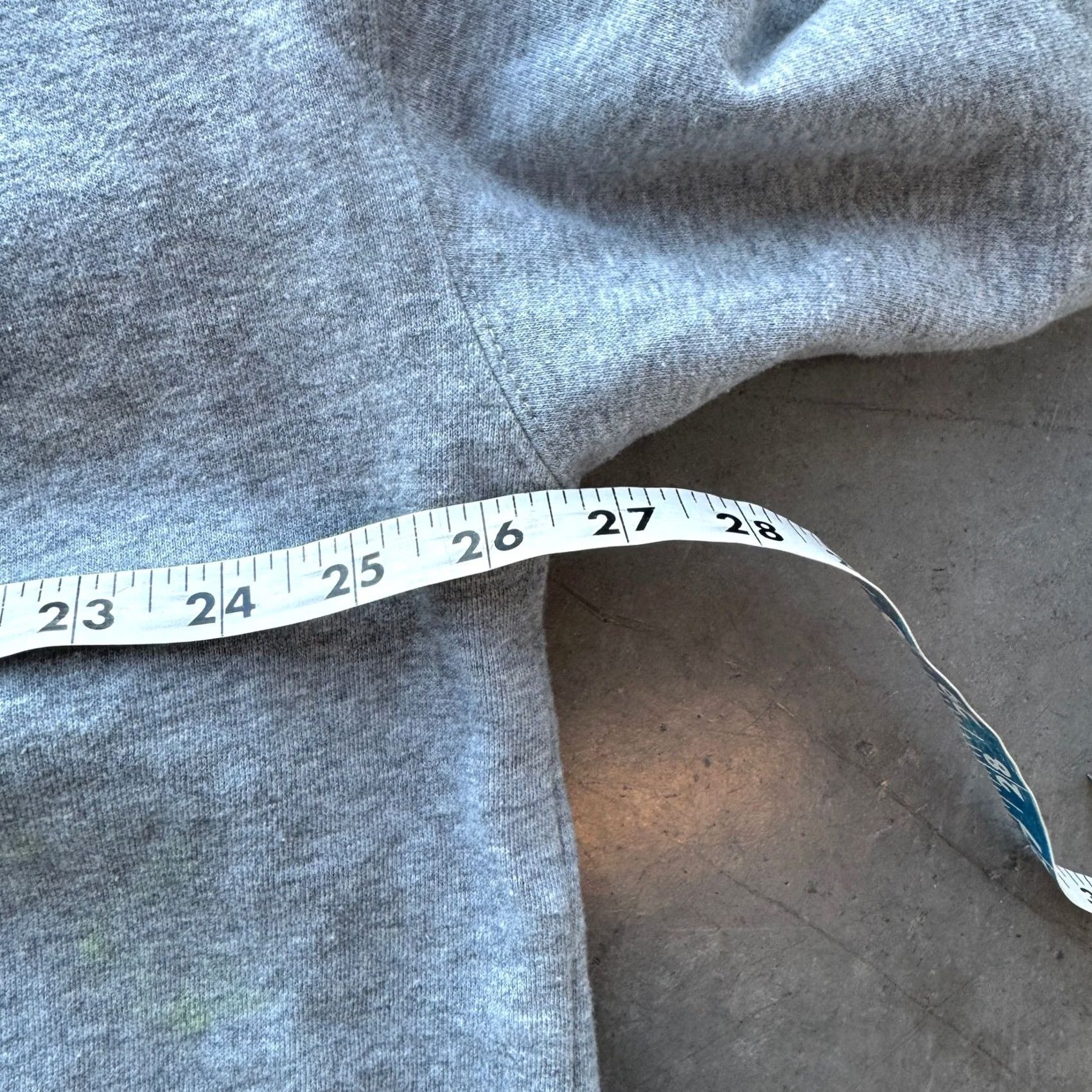 Vintage VINTAGE Taylor Swift Eras Tour Grey Signature Crewneck Sweatshirt Women's XL Size XL / US 12-14 / IT 48-50 - 5 Thumbnail