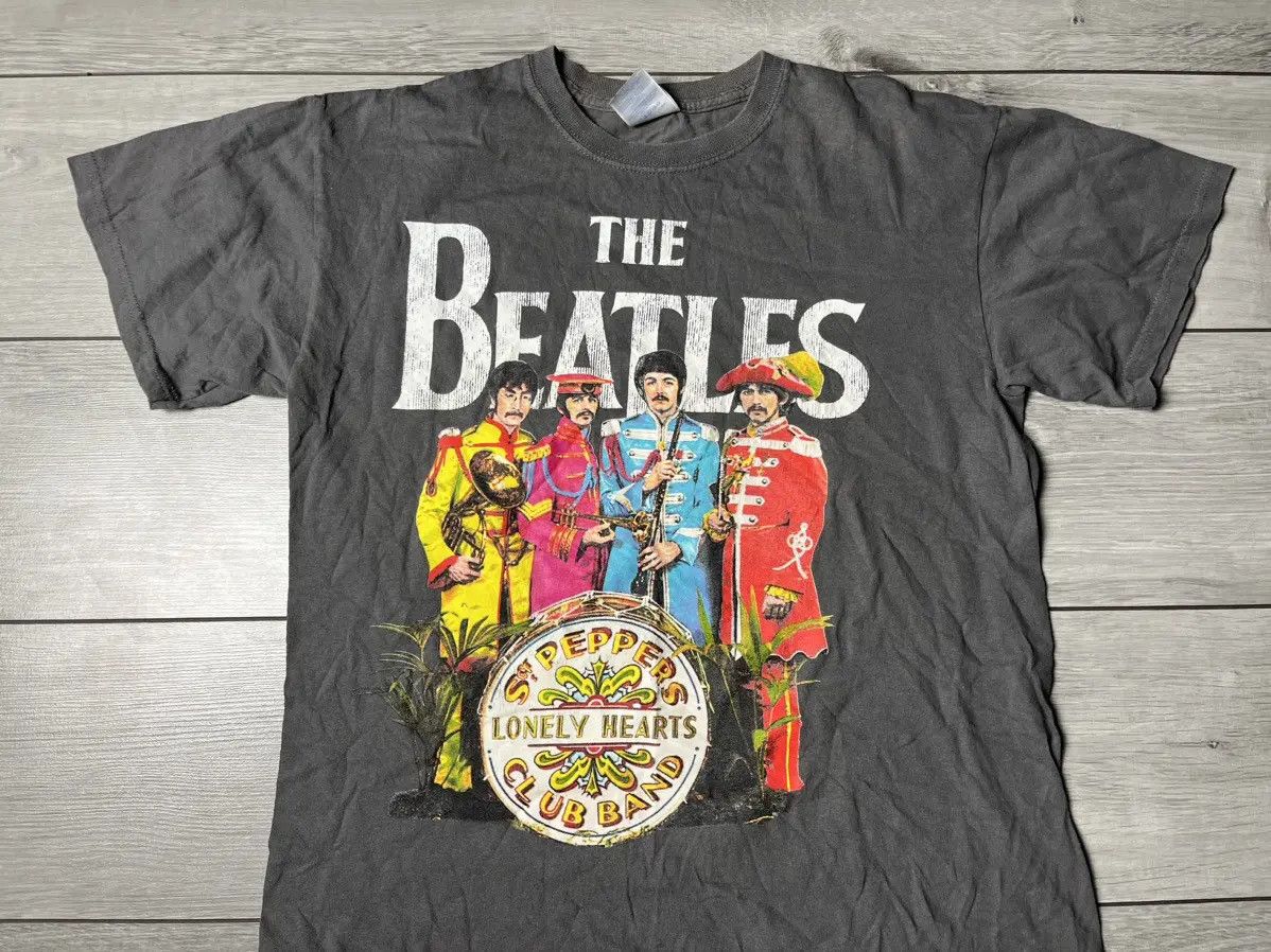 Band Tees The Beatles SGT Pappers Lonely hearts Tshirt size Medium Size US M / EU 48-50 / 2 - 3 Thumbnail
