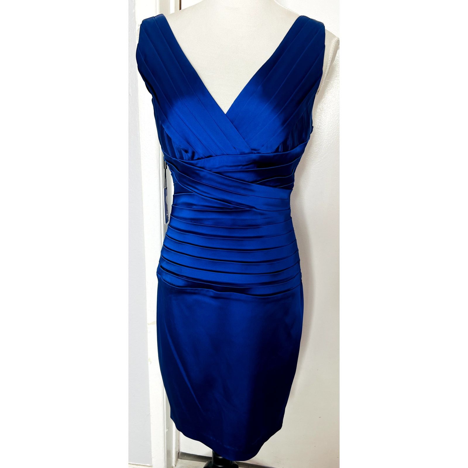 Calvin Klein royal blue v neck ruched cocktail dress Sz 6, image size:1600x1600
