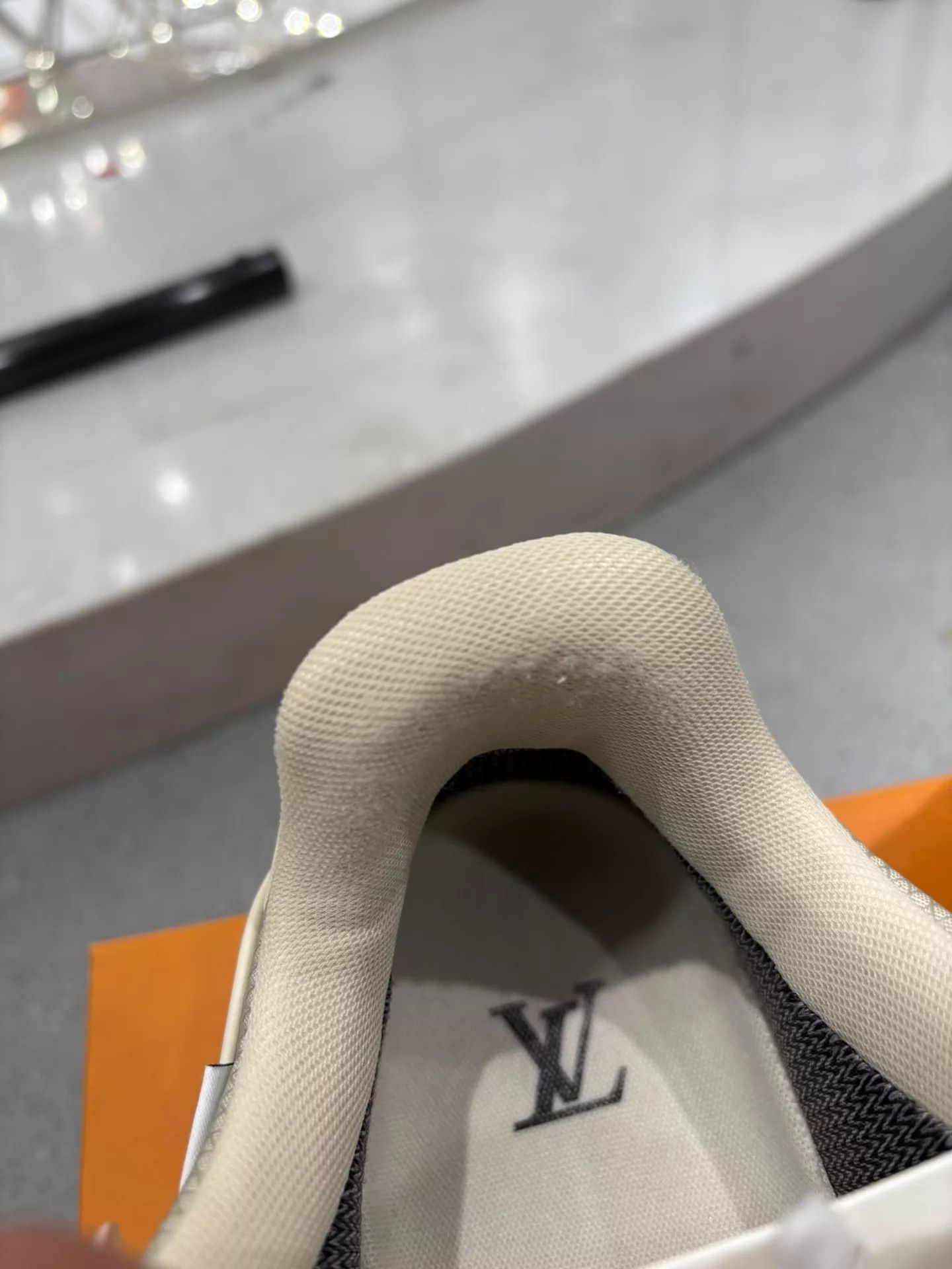 Louis Vuitton LV 25 Trainer Ski Men's White Gray 40.5 Sneaker Size US 7.5 / EU 40-41 - 4 Thumbnail