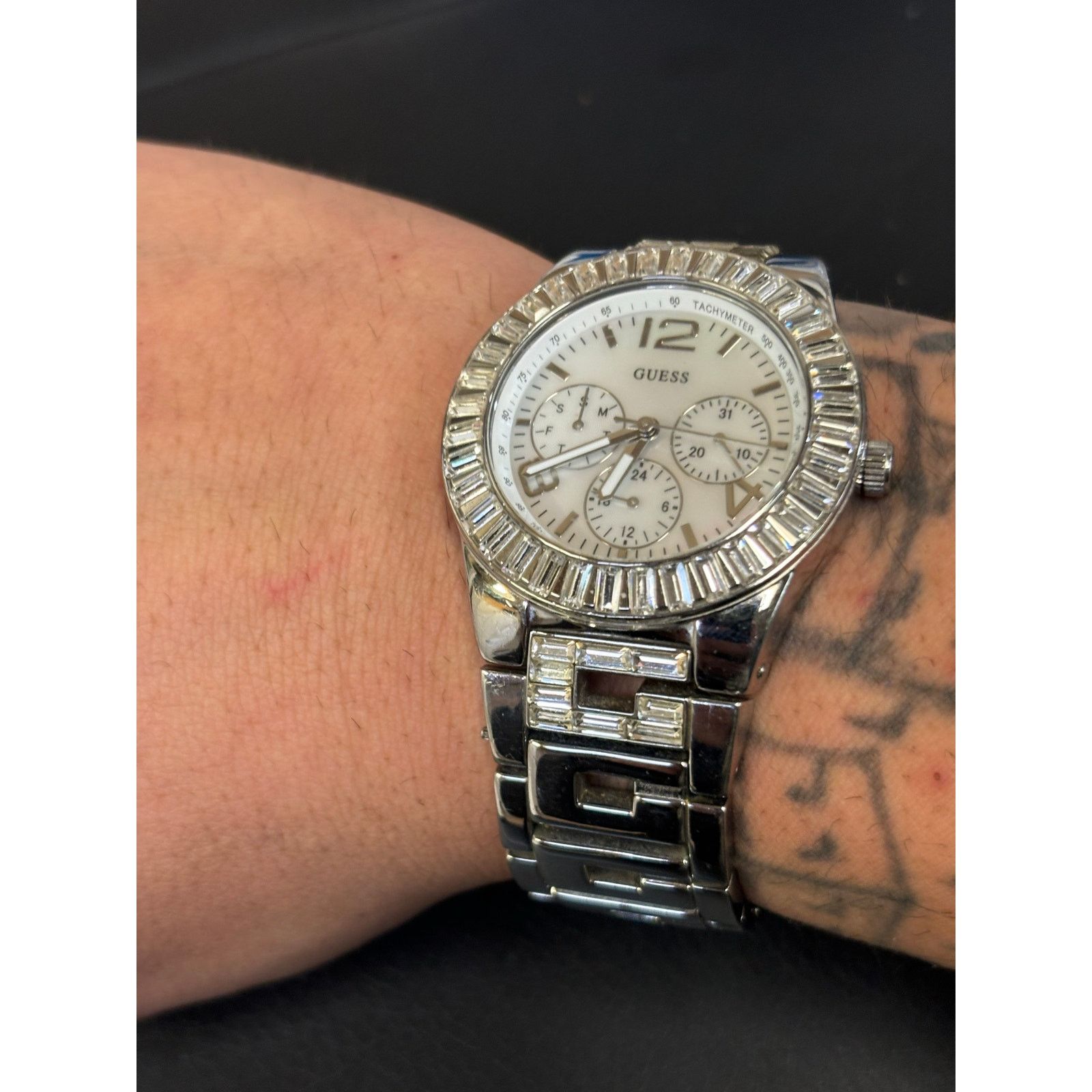 Guess Guess Silver Tone Men’s Watch! New Battery! Size ONE SIZE - 3 Thumbnail