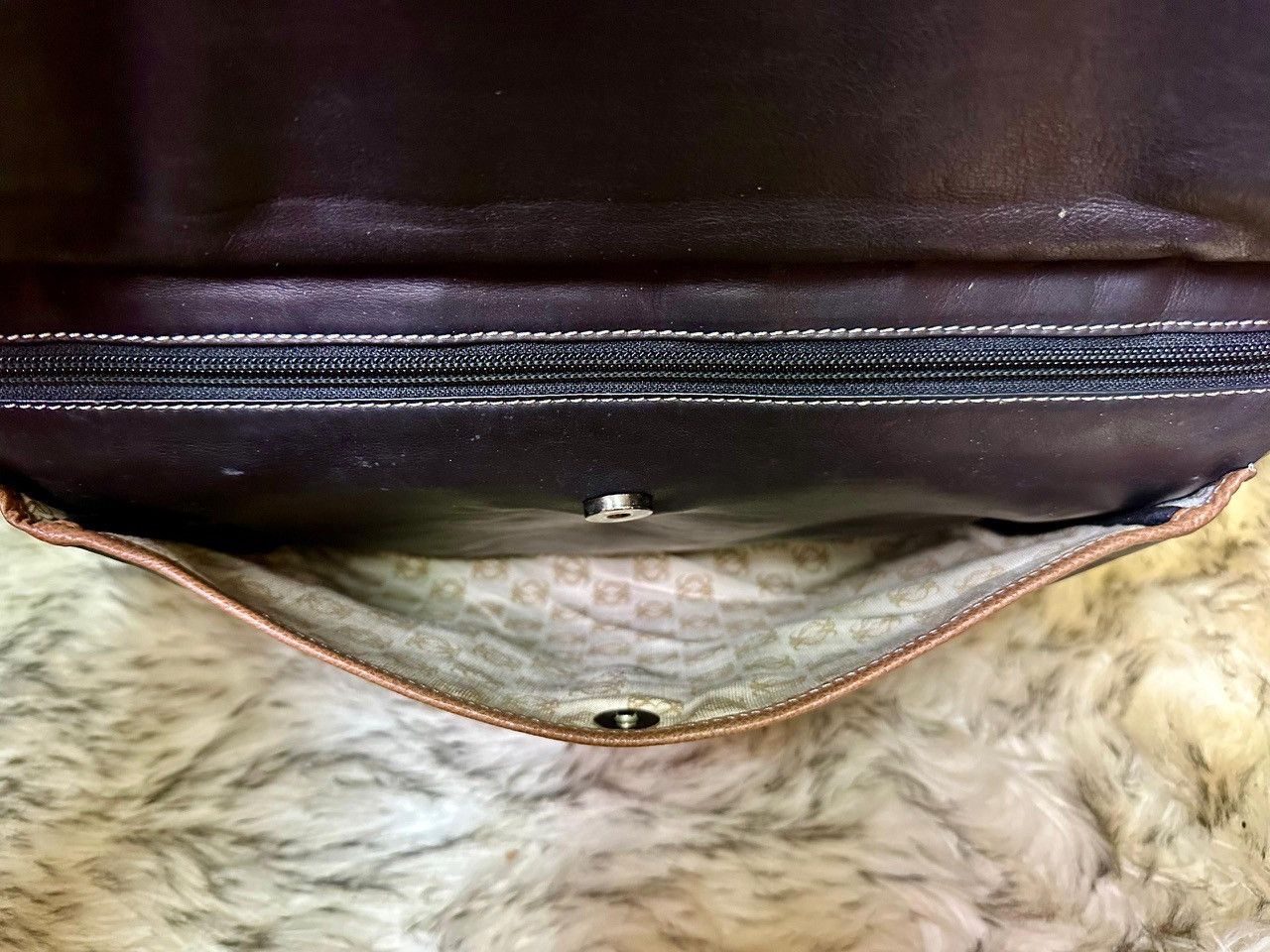 Loewe Authentic Loewe Anagram Two Tone Leather Shoulder Bag Size ONE SIZE - 13 Thumbnail