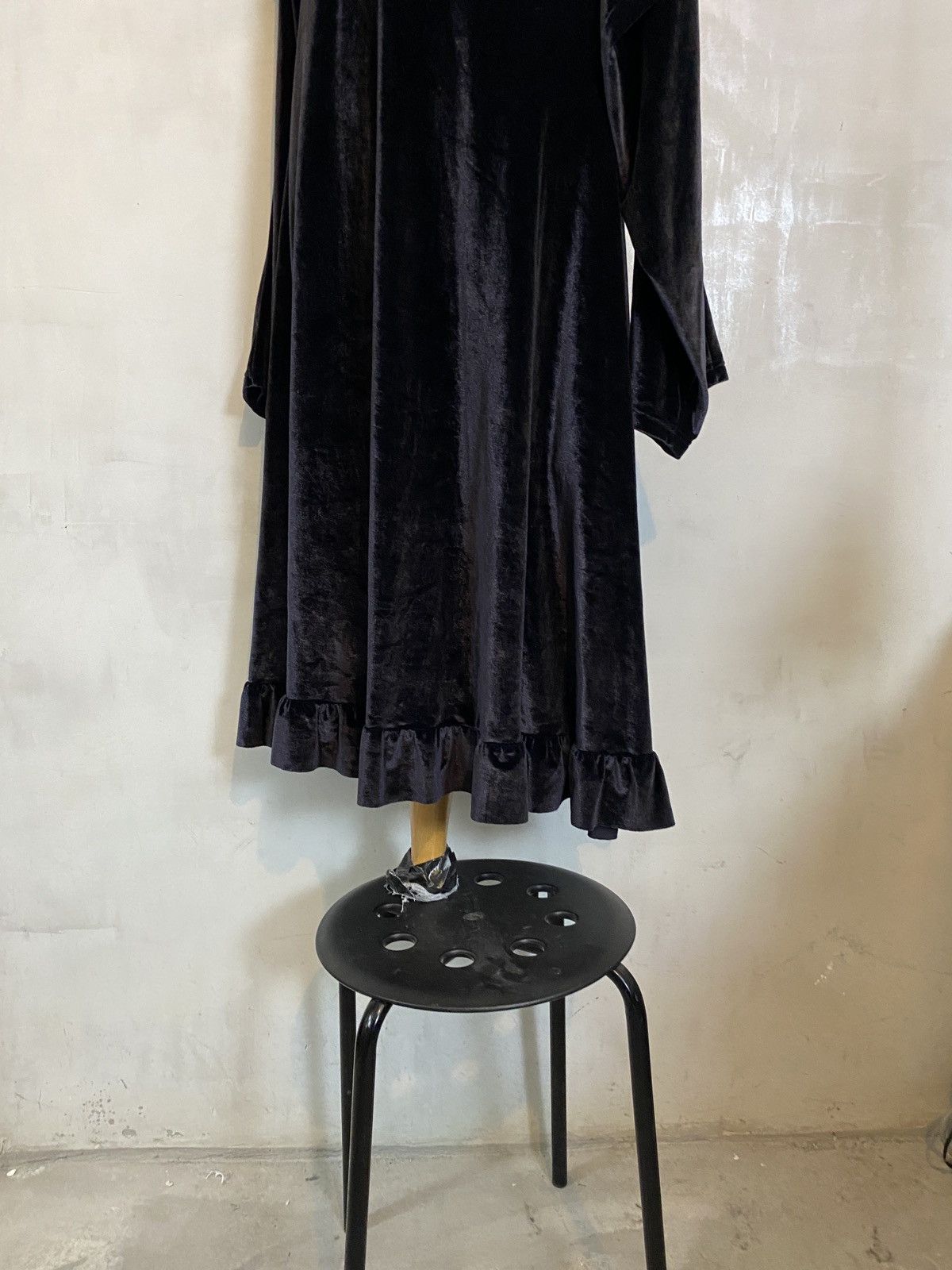 Vetements FW17 Oversized Black Goth Velvet Dress Size S / US 4 / IT 40 - 4 Thumbnail