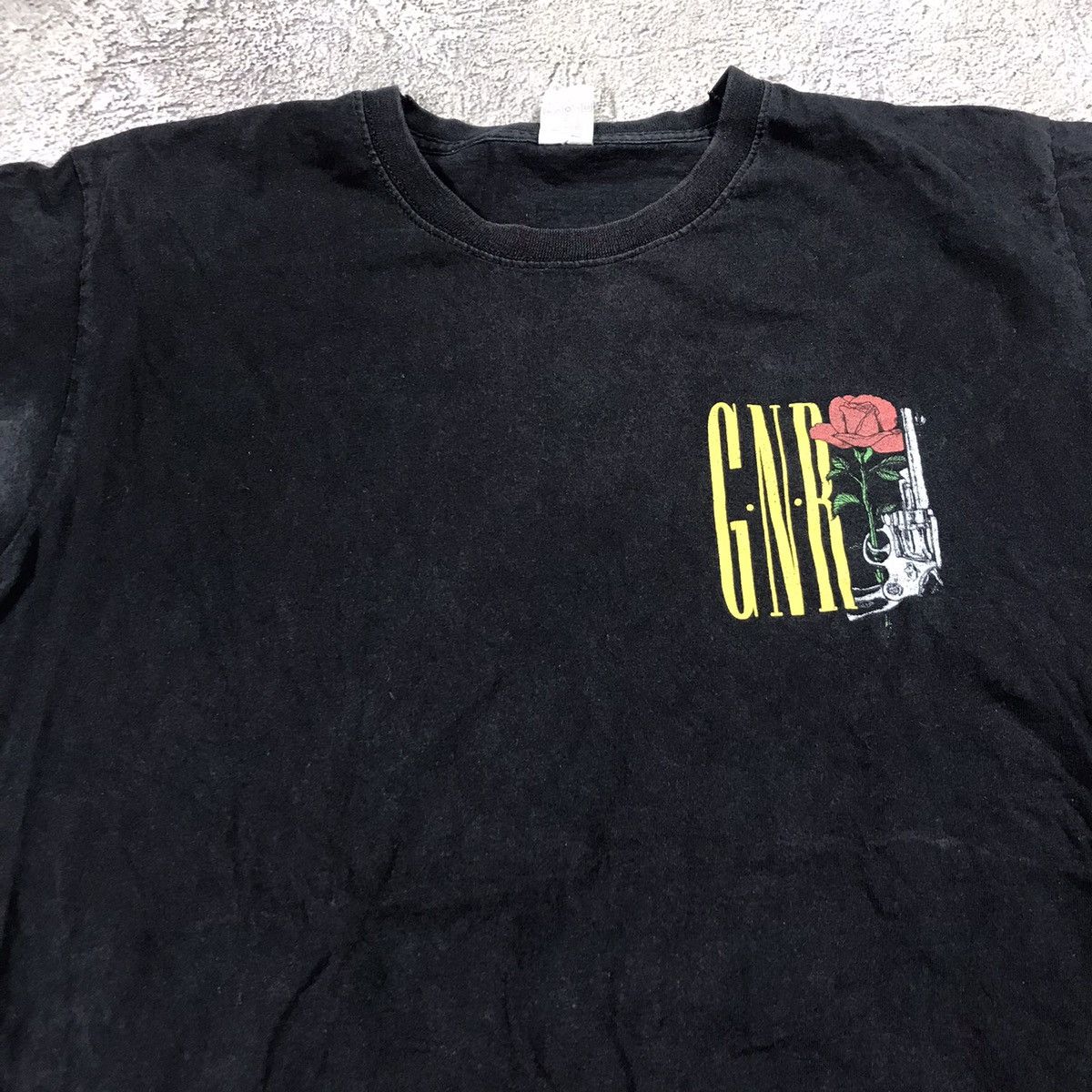 Vintage Vintage 90s Guns N Roses Graphic Tee Y2K Band Grunge Boxy M Size US M / EU 48-50 / 2 - 2 Thumbnail