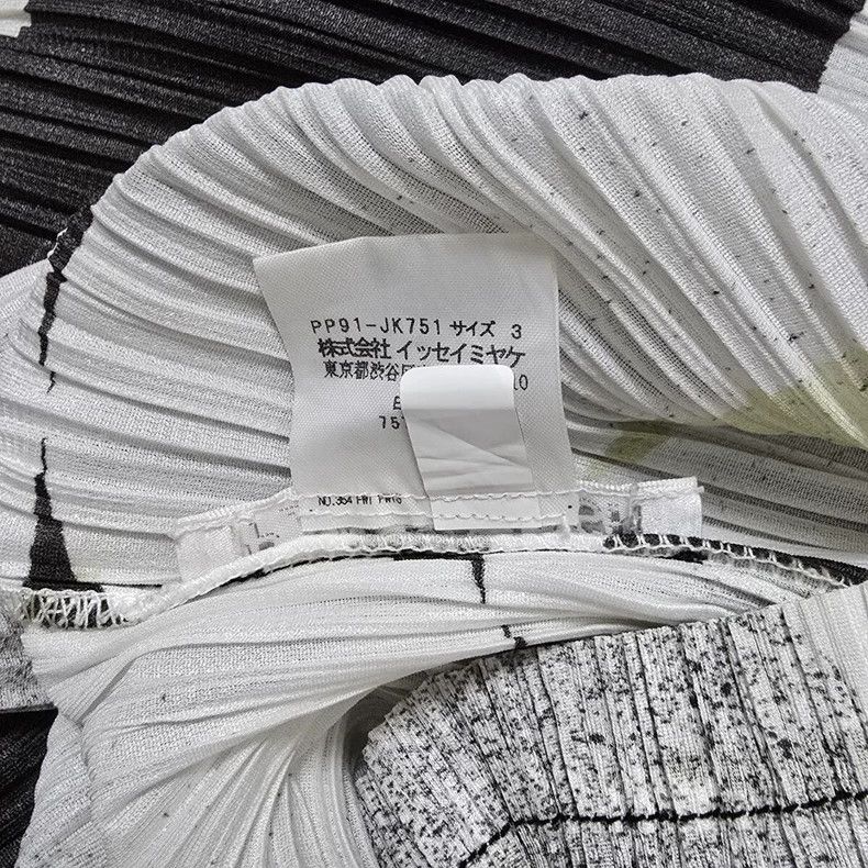 Issey Miyake Issey Miyake size:3 Black and grey horizontal stripe cloud Size M / US 6-8 / IT 42-44 - 4 Thumbnail