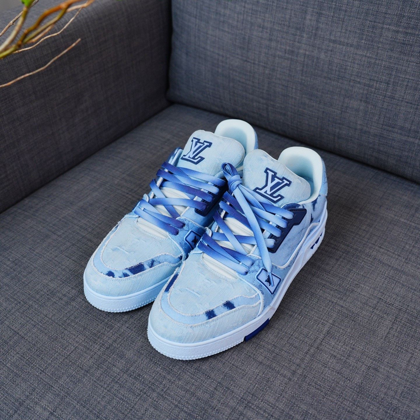 Louis Vuitton Louis Vuitton Training Multi Lowtop Sneakers 10 Men Size US 10 / EU 43 - 1 Thumbnail
