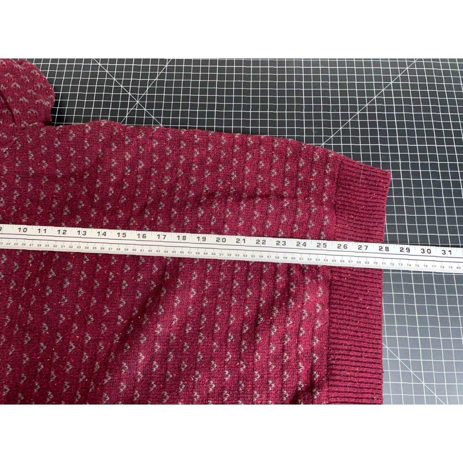 Tommy Hilfiger VINTAGE Tommy Hilfiger Sweater Men's Large Dark Red Birdseye Pattern Wool Blend Chunky Knit Crewneck Size US L / EU 52-54 / 3 - 6 Thumbnail