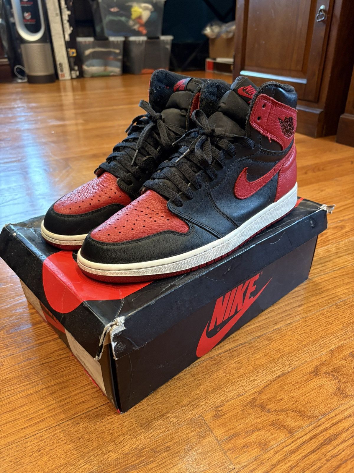 Nike Jordan 1 Banned/Bred 2016 Size US 12 / EU 45 - 1 Thumbnail