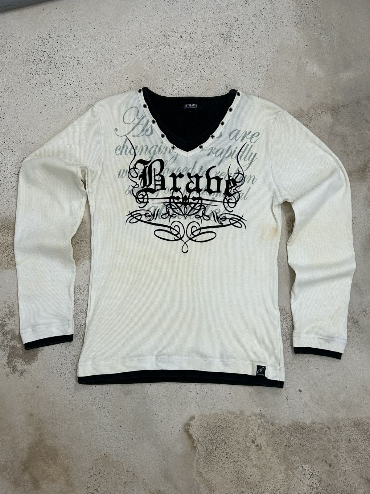 Designer × Japanese Brand ‘Brave’ Gothic Graphic V-Neck Long Sleeve w/ Studded Collar Size US S / EU 44-46 / 1 - 2 Thumbnail