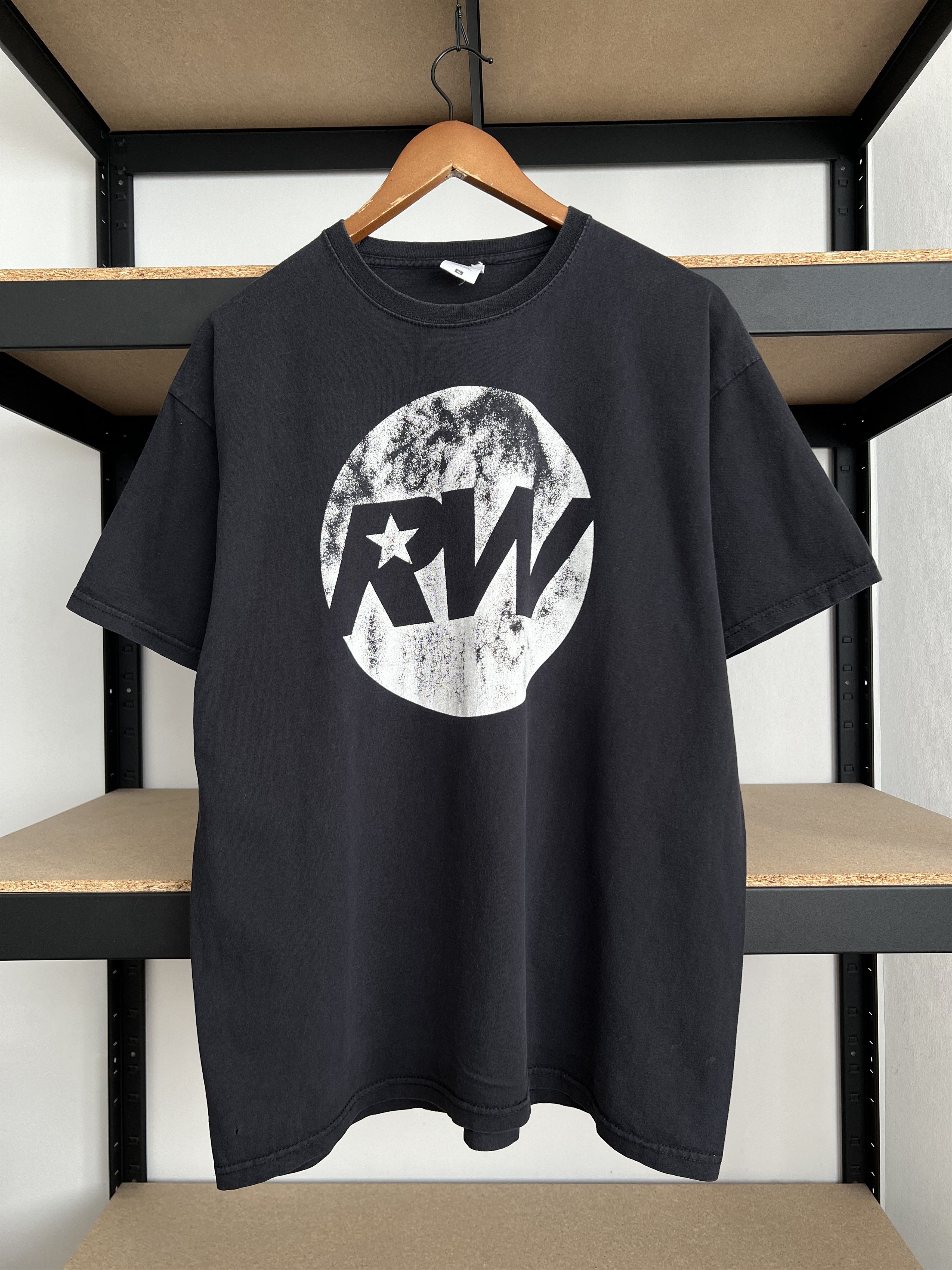 Band Tees Vintage 2017 Robbie Williams Tour Black T-shirt Size US XL / EU 56 / 4 - 3 Thumbnail