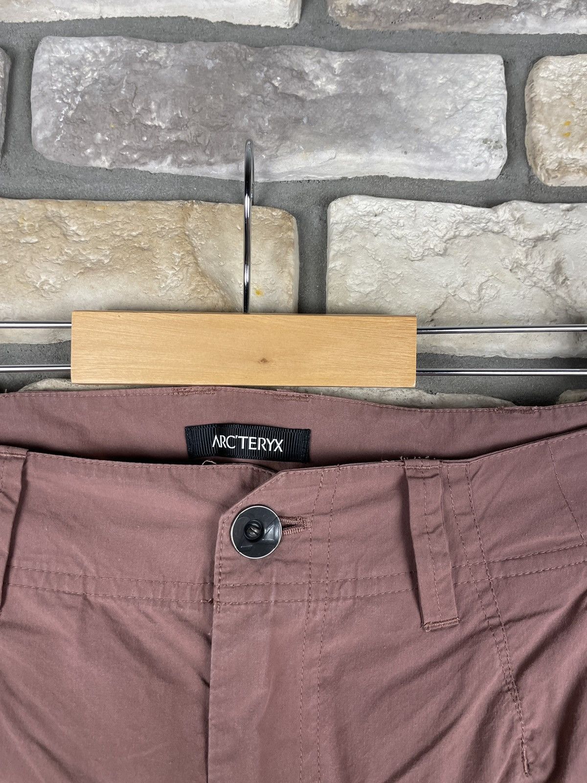 Arc'teryx × Designer Arcteryx arc’teryx pants shorts leggings Size 25" / US 0 / IT 36 - 6 Thumbnail