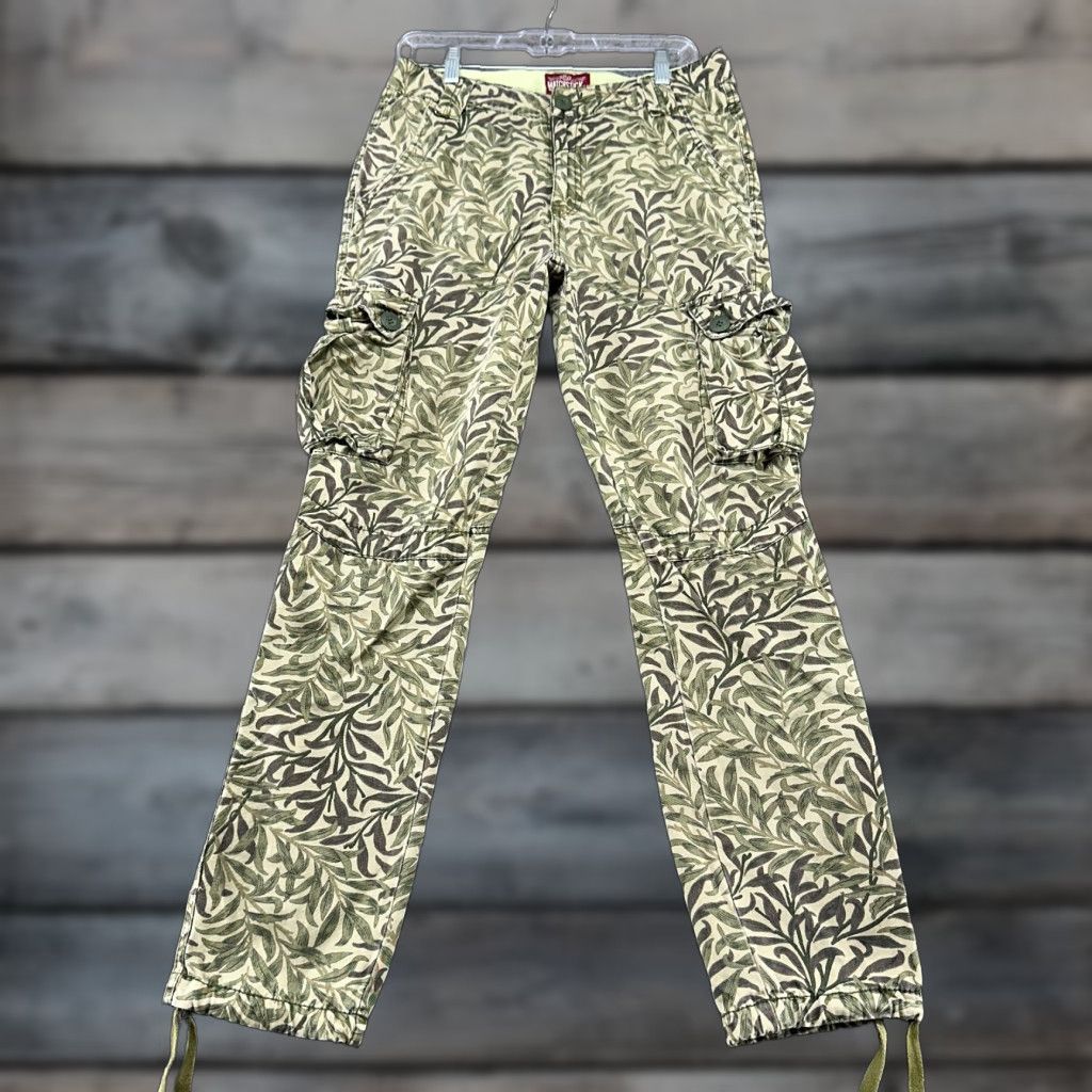 Vintage **Matchstick Mens 30x30 Green Camo Leaf Print Straight Combat Pants** User: **Matchstick Mens 30 Straight Green Camo Leaf Print Combat Pants** Size US 30 / EU 46 - 1 Thumbnail