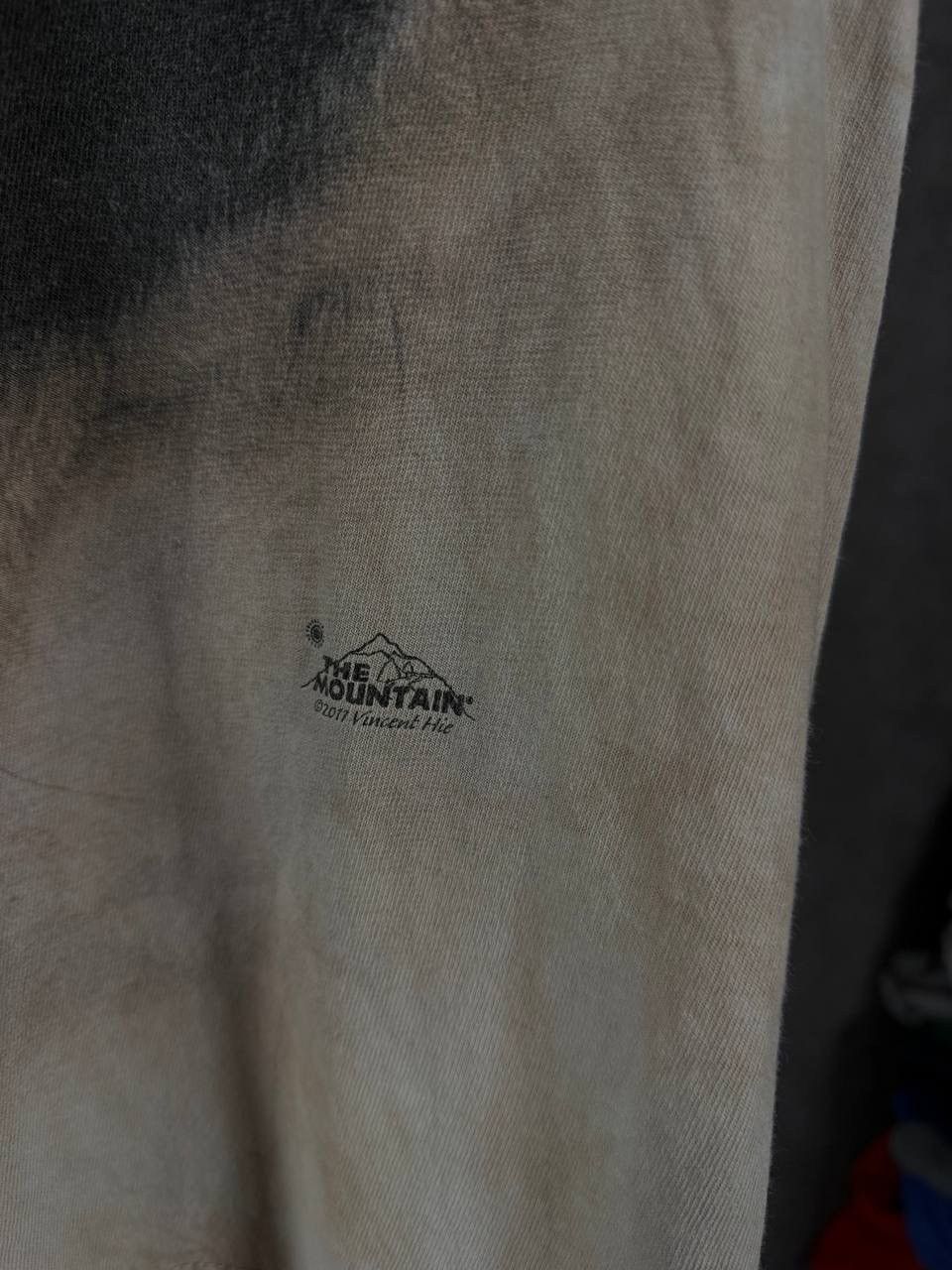 Mops animal the mountain 2011 made in USA tee
