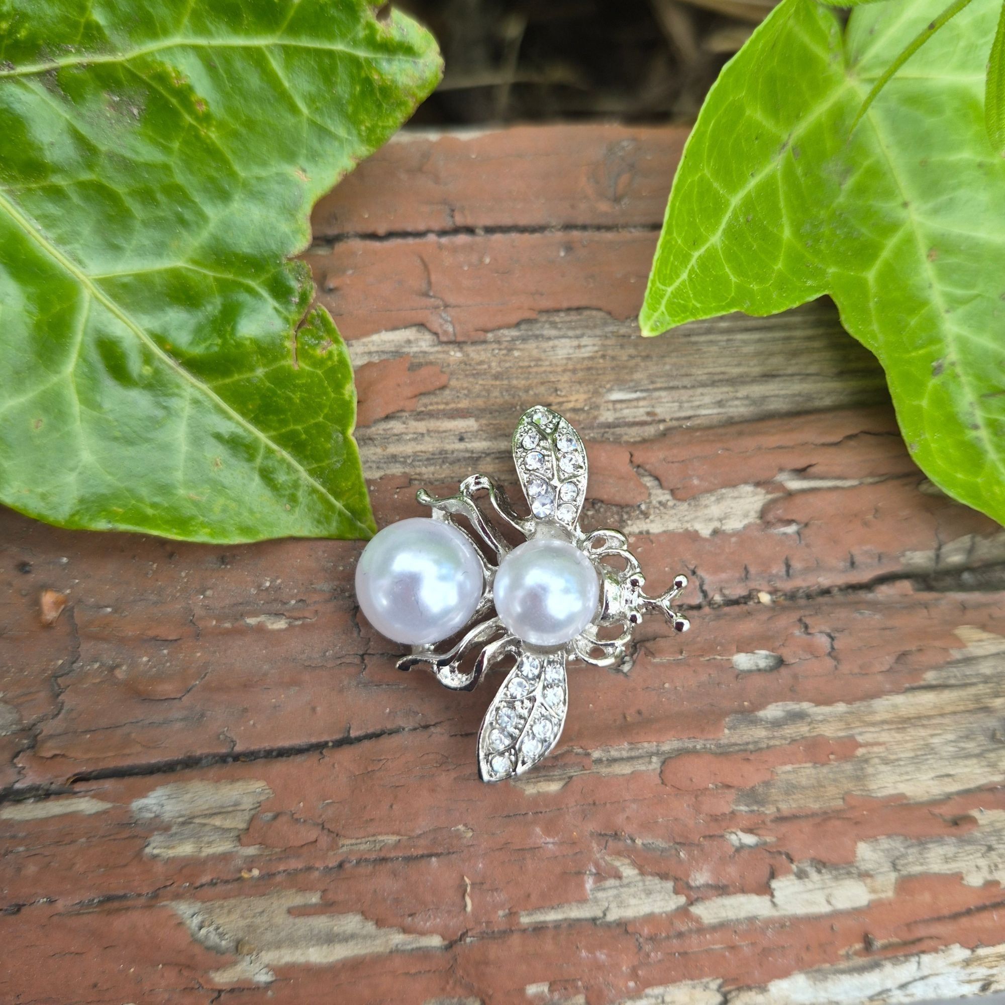 Other Bee-Shaped Rhinestone & Pearl Brooch - Elegant Silver-Tone J Size ONE SIZE - 1 Thumbnail