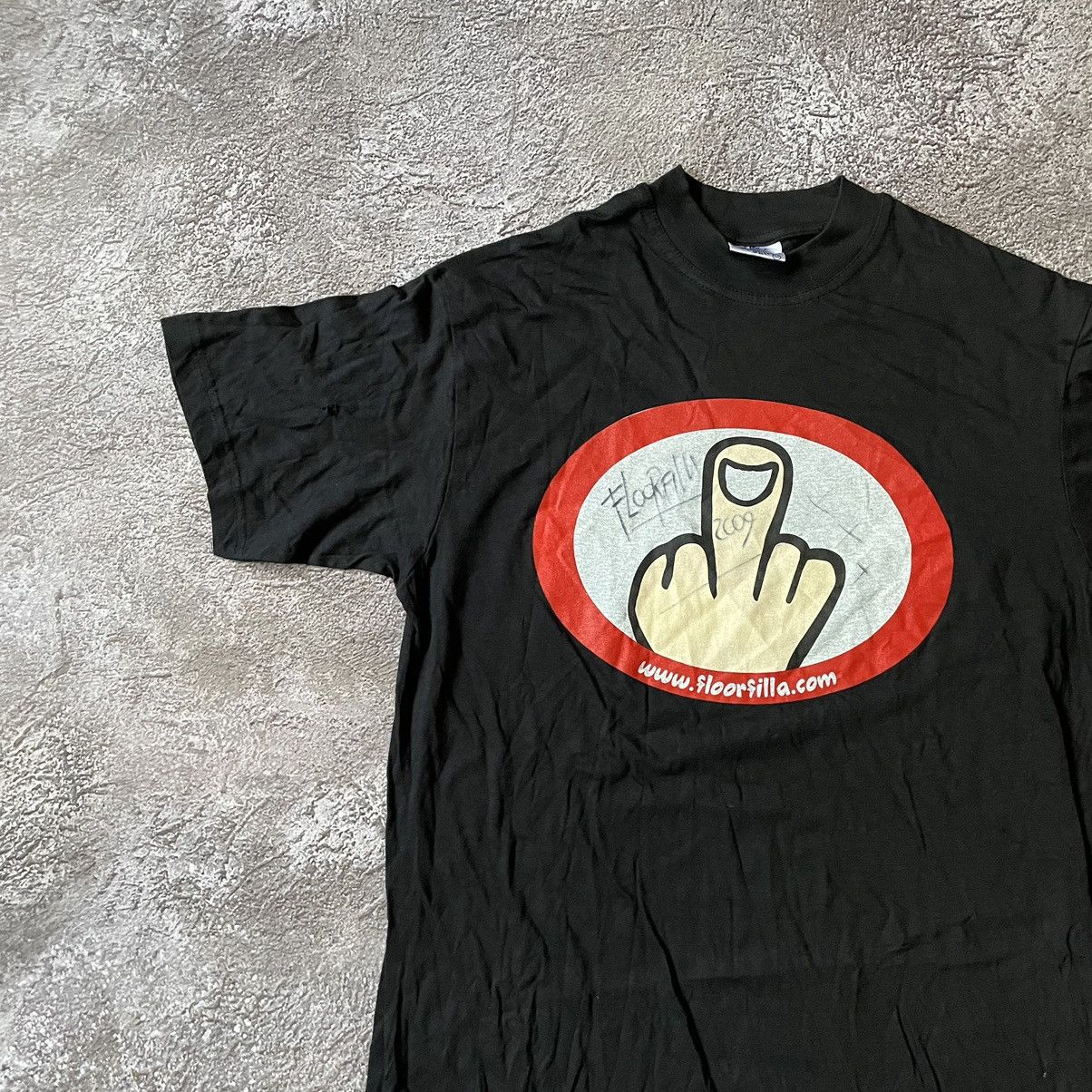 Vintage Vintage Y2K Graphic Tee Funny Middle Finger Logo Streetwear Size US M / EU 48-50 / 2 - 5 Thumbnail